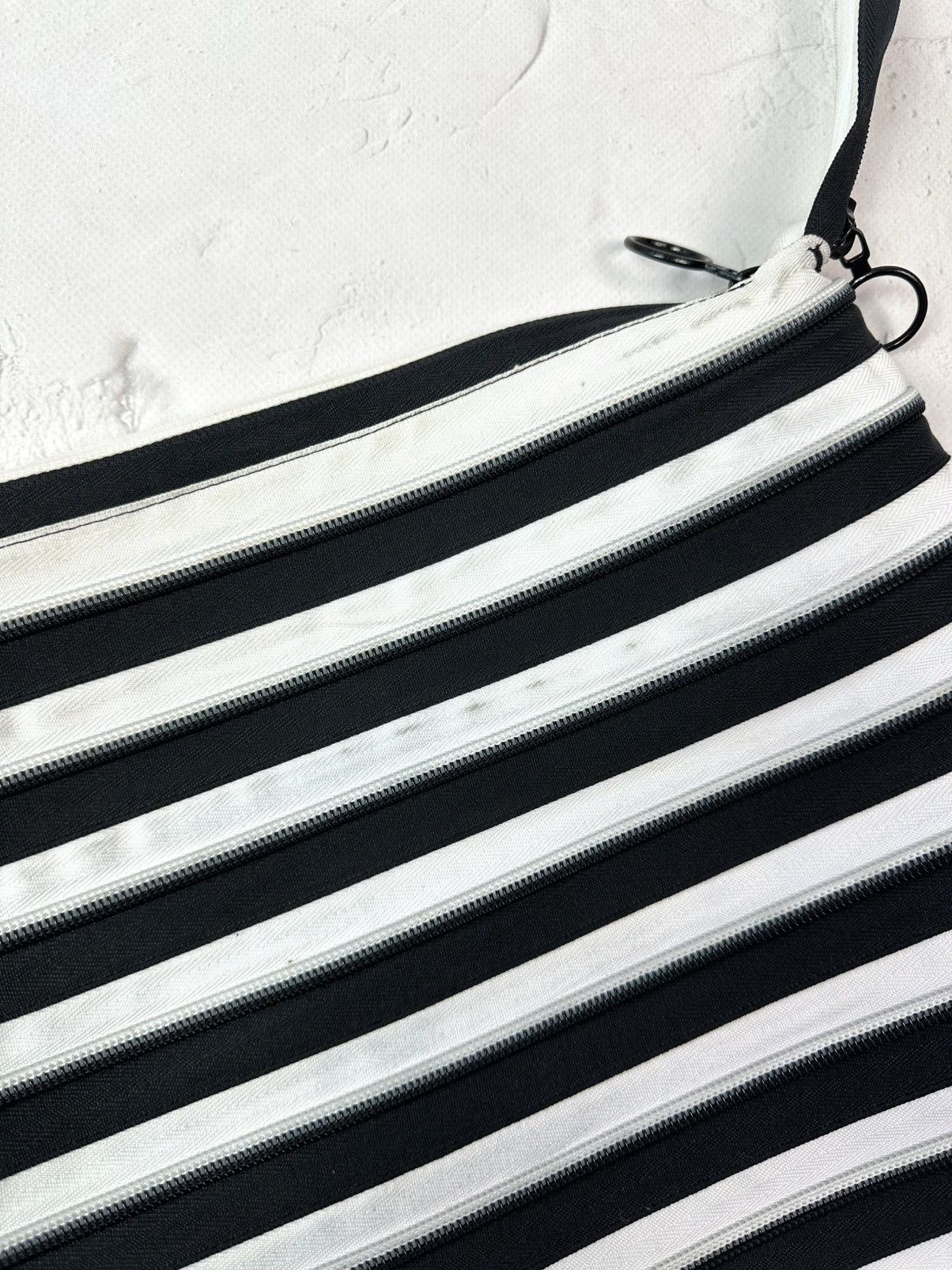 20471120 × Beauty Beast × Vintage Vintage Zipper Stripped Bag Size ONE SIZE - 10 Thumbnail