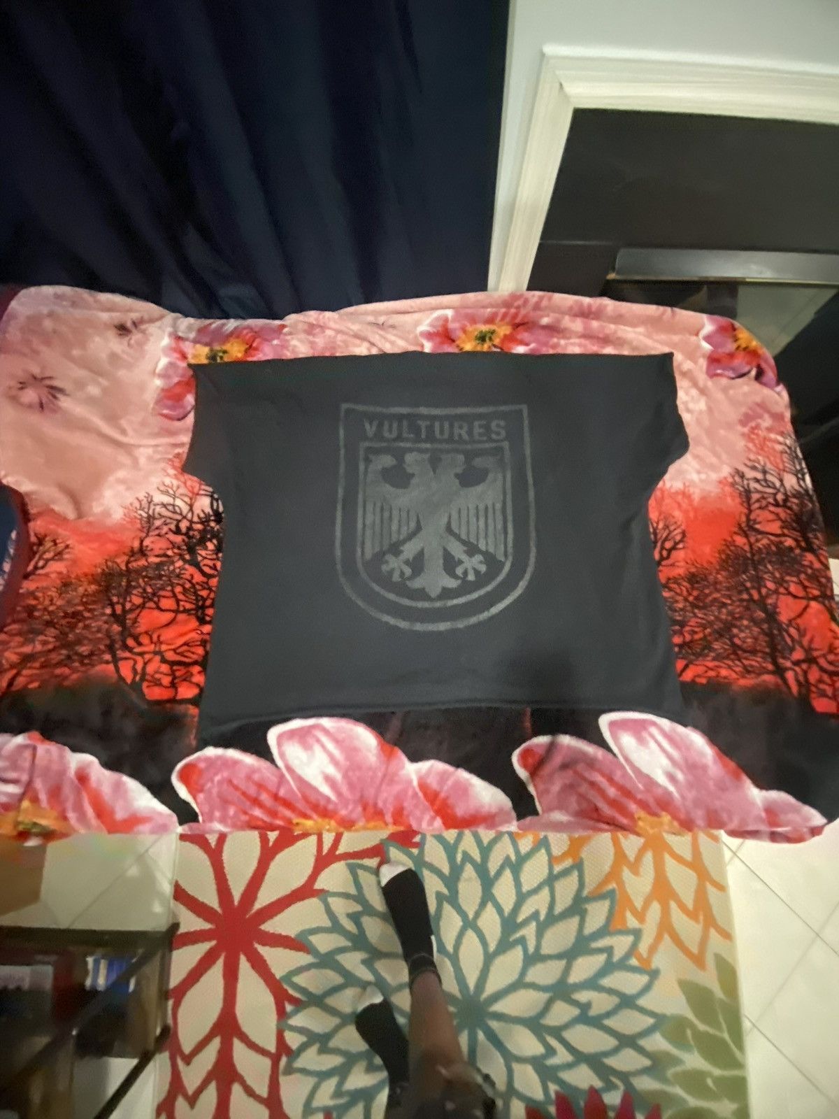 Yeezy Yeezy / YZY Vultures Black Box Tee Size US XL / EU 56 / 4 - 2 Thumbnail
