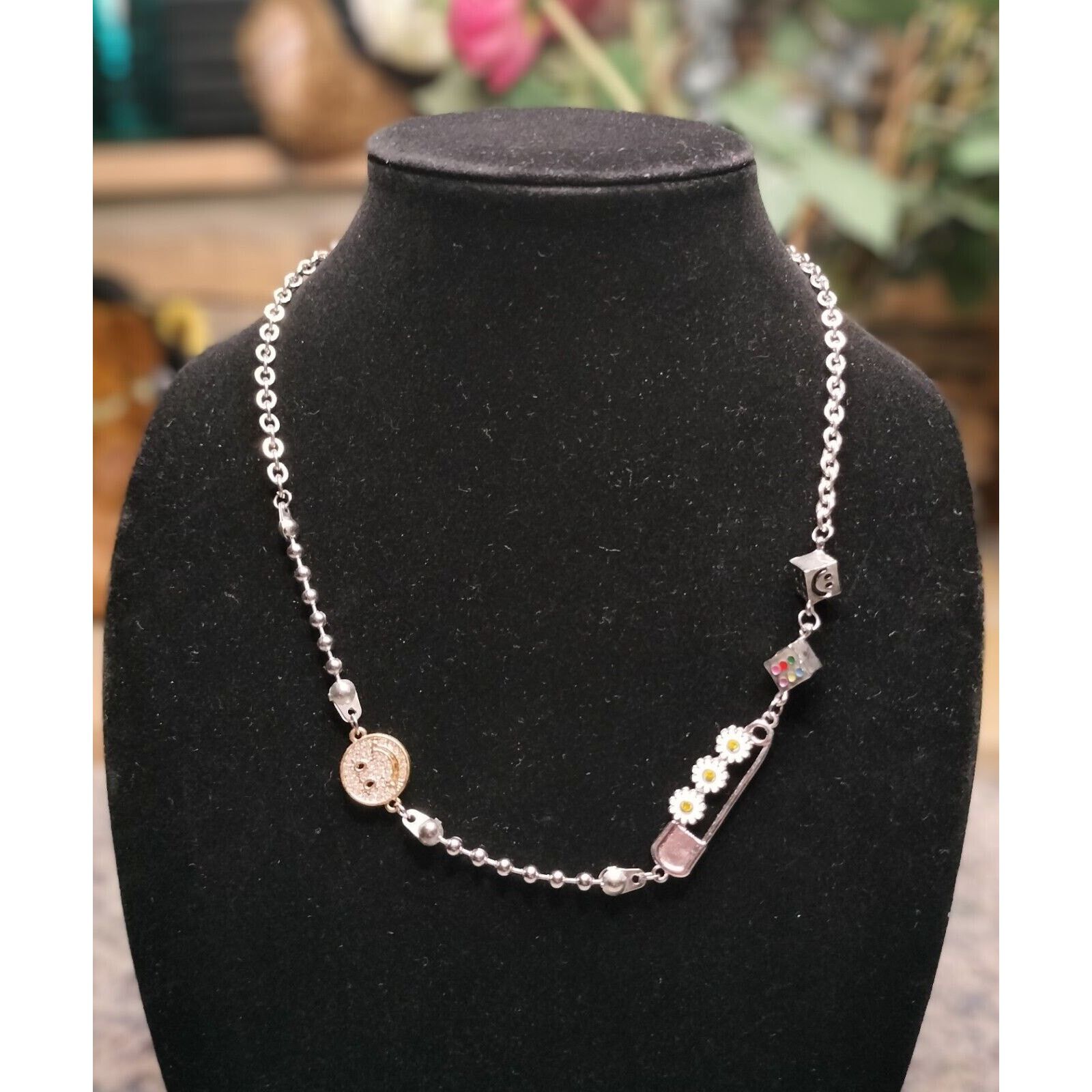Other Girls Necklace Fashion Jewelry Silver Tone Smiley Face Pin Size ONE SIZE - 2 Thumbnail