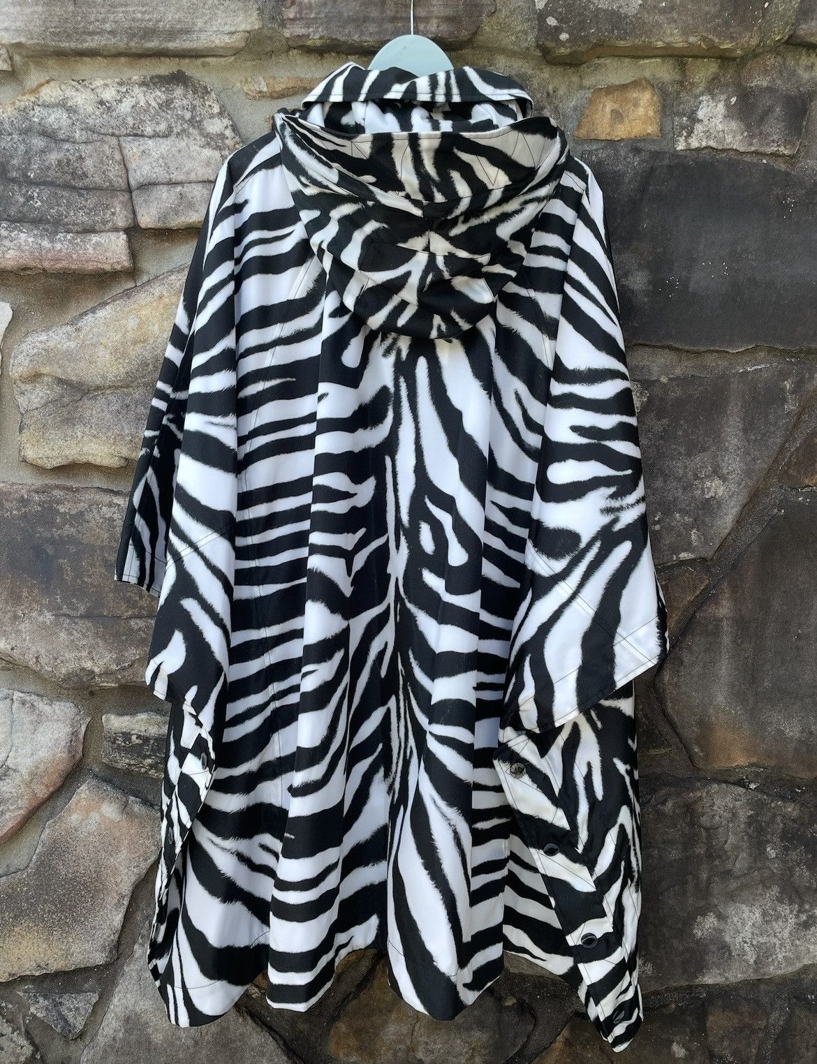 Burberry Burberry zebra raincoat with detachable hood NEW Size M / US 6-8 / IT 42-44 - 3 Thumbnail
