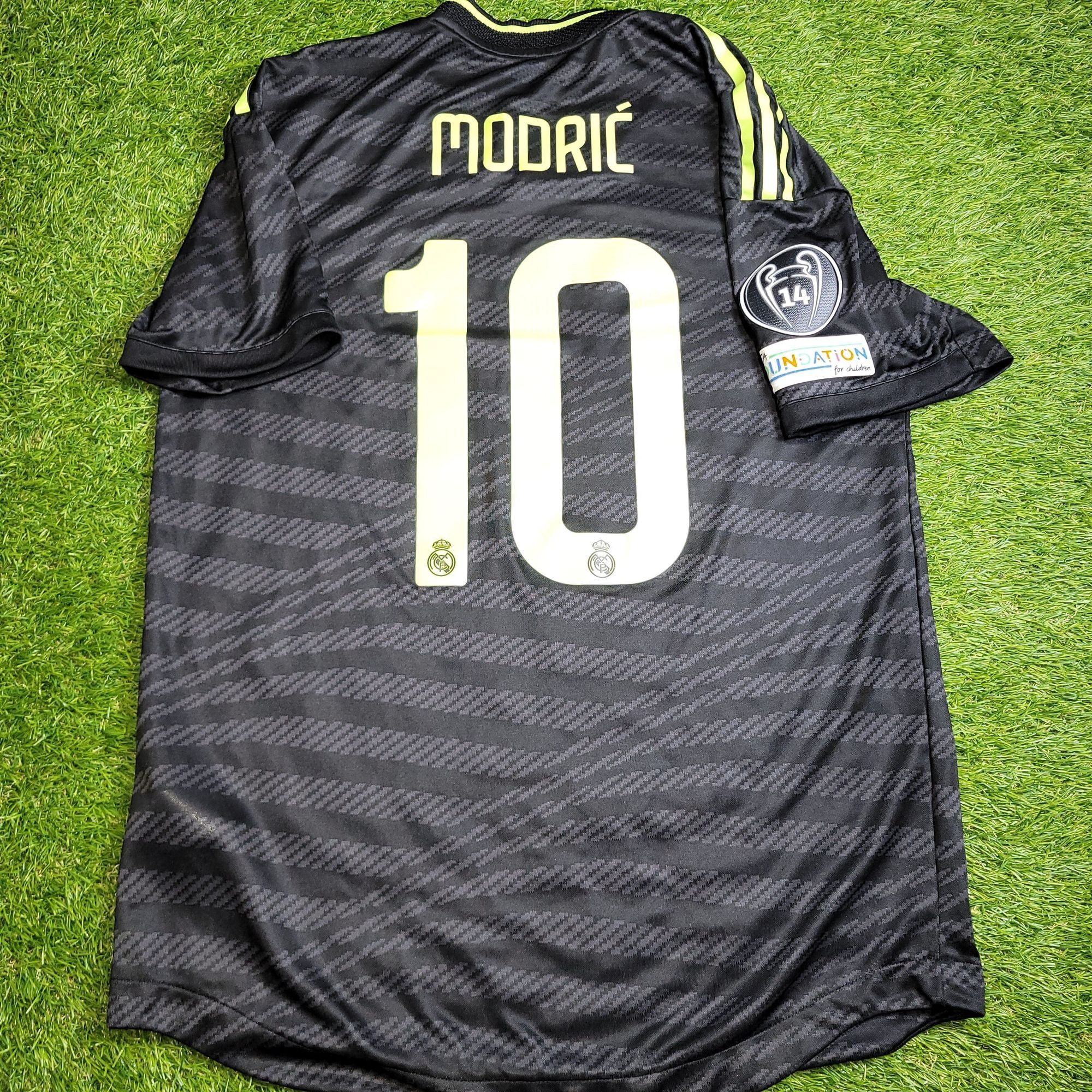 Adidas Modric Real Madrid 2022 2023 Third UEFA Soccer Jersey L Size US L / EU 52-54 / 3 - 1 Thumbnail