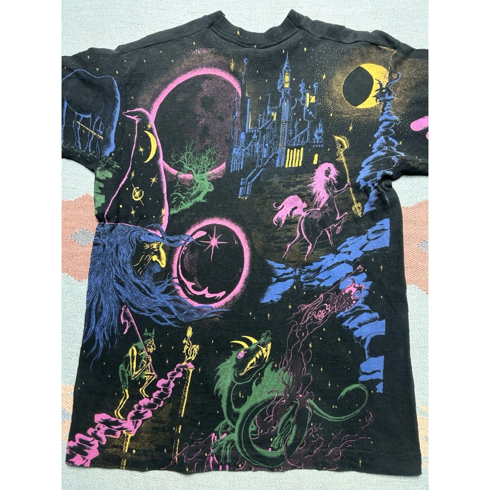Fruit Of The Loom VINTAGE 90s Fruit of the Loom T-Shirt AOP Wizard Magical Mackinac Island Fantasy Black L Mens Size US L / EU 52-54 / 3 - 7 Thumbnail