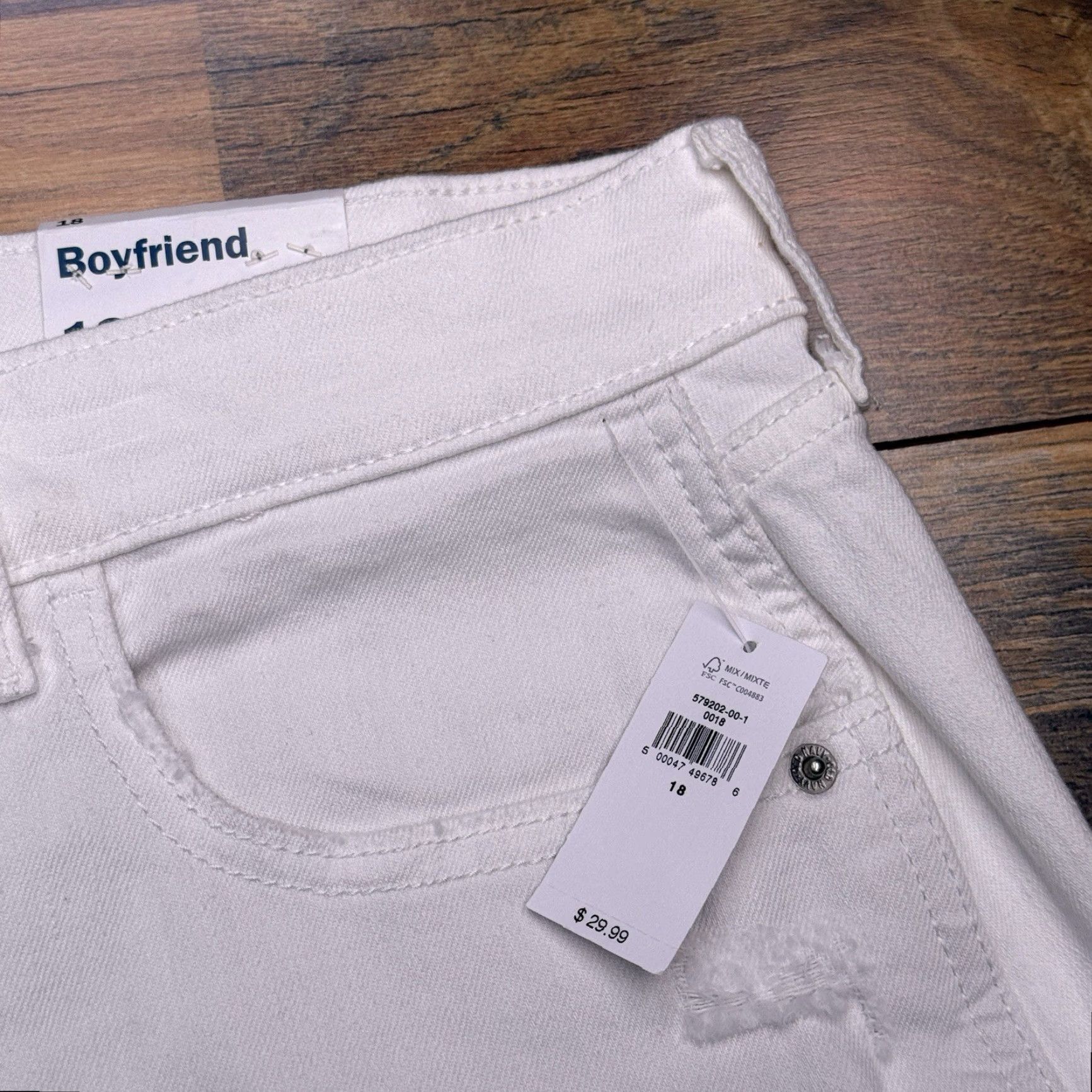 Old Navy Old Navy Womens 18 White Mid Rise Stretch Cut-Off Shorts Shirt? Size 40" / US 18 - 4 Thumbnail