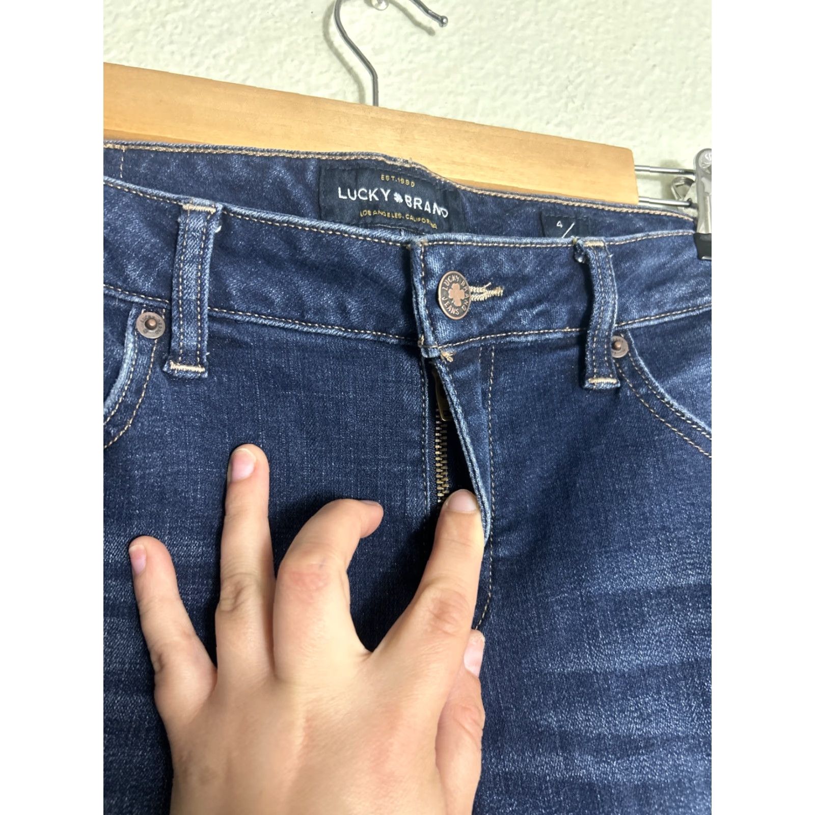Lucky Brand Lucky Brand Lolita Skinny Jeans Dark Wash Womens Size 4 29x30 Pants Skinny Jeans Women Color Blue 90s Style Size 27" / US 4 / IT 40 - 6 Thumbnail