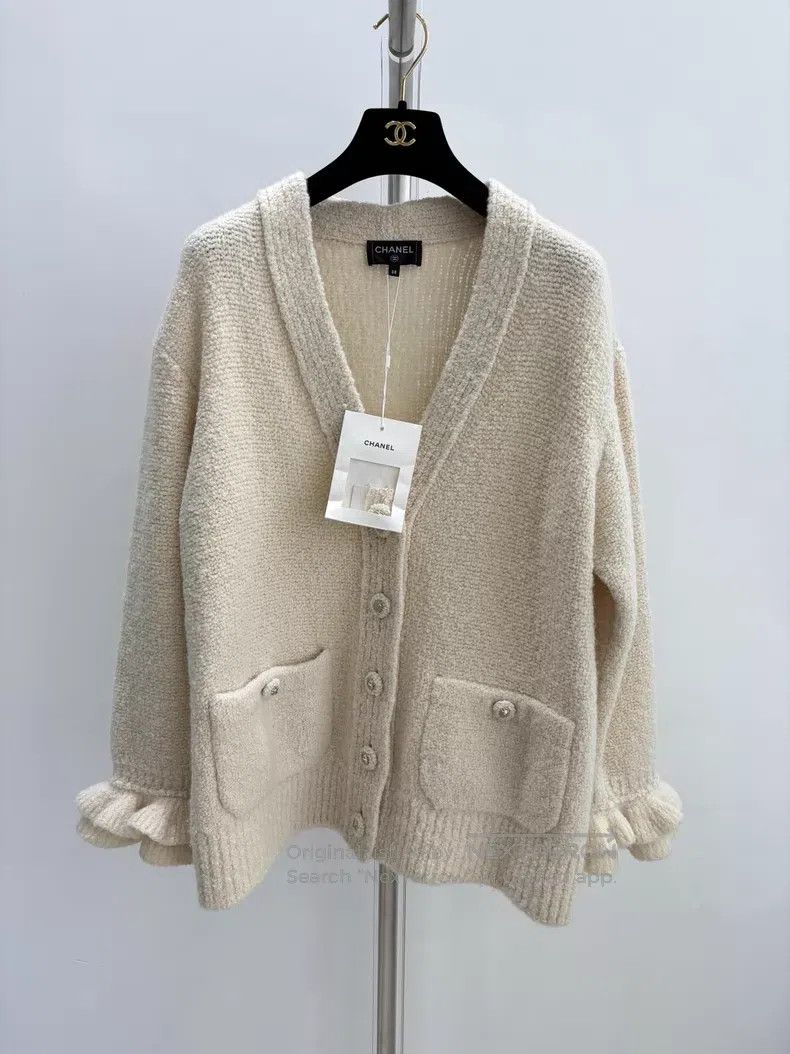 Chanel Chanel White lotus leaf sleeve cashmere cardigan jacket Size XS / US 0-2 / IT 36-38 - 1 Thumbnail