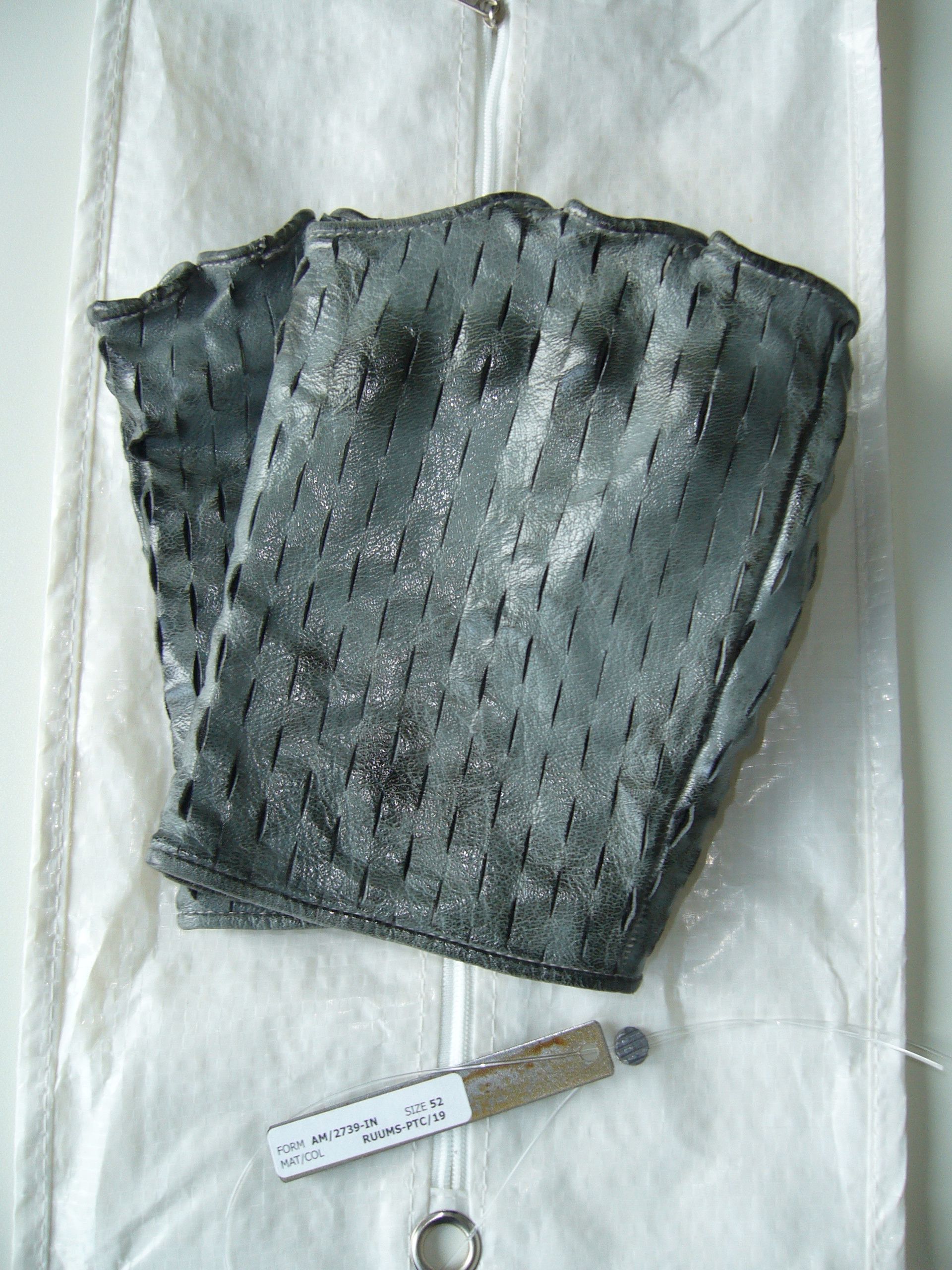 O. D. Fingerless Laser Cut Gloves | Carol Christian Poell | .03