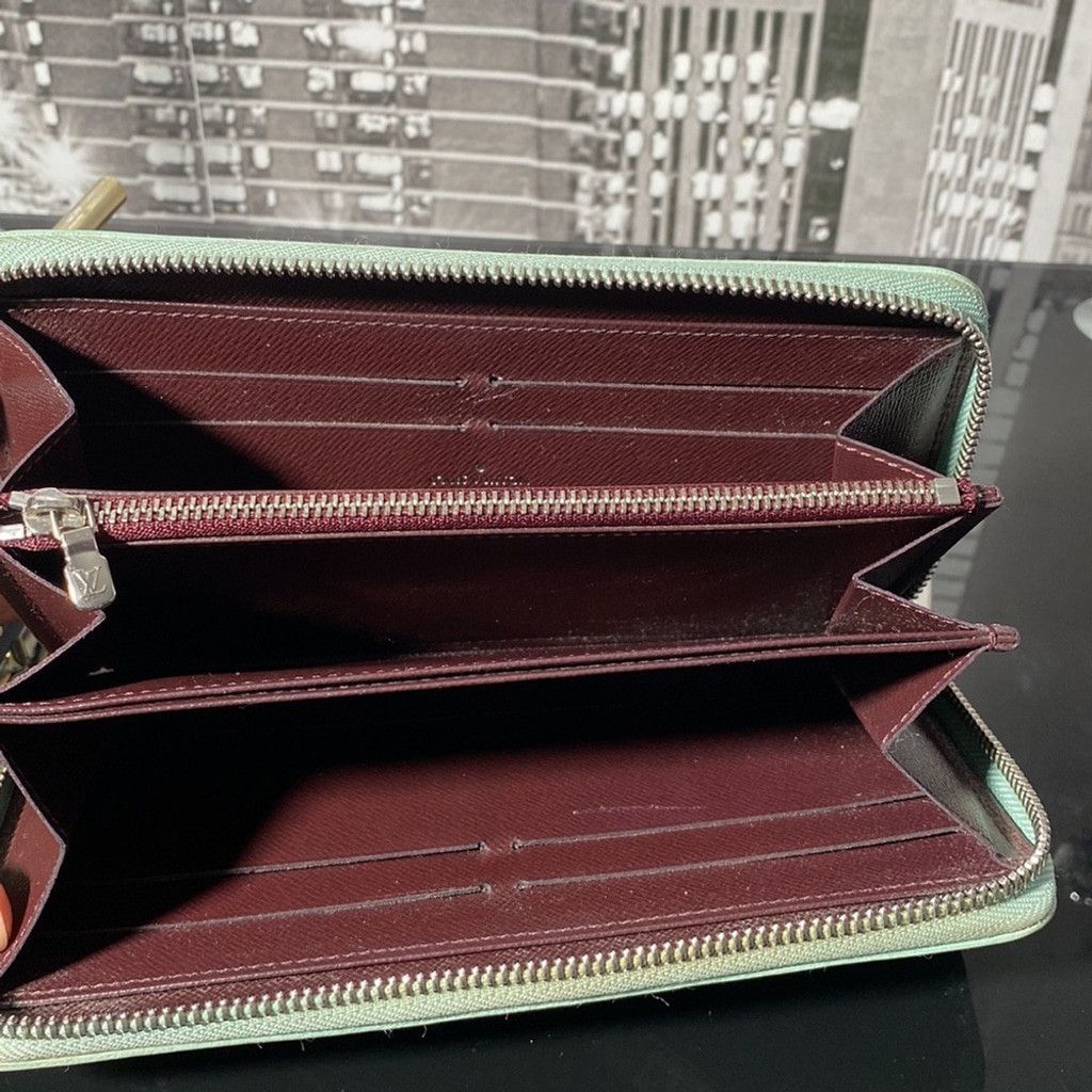 Louis Vuitton Auth Rare Louis Vuitton Epi Electric Patent Leather Wallet Size ONE SIZE - 9 Thumbnail