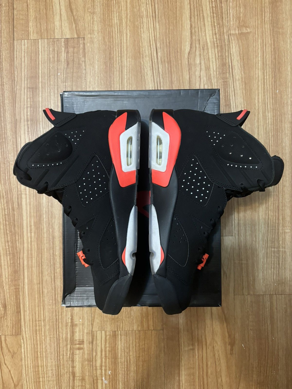 Nike AIR JORDAN 6 RETRO BLACK/INFRARED Size US 11 / EU 44 - 3 Thumbnail