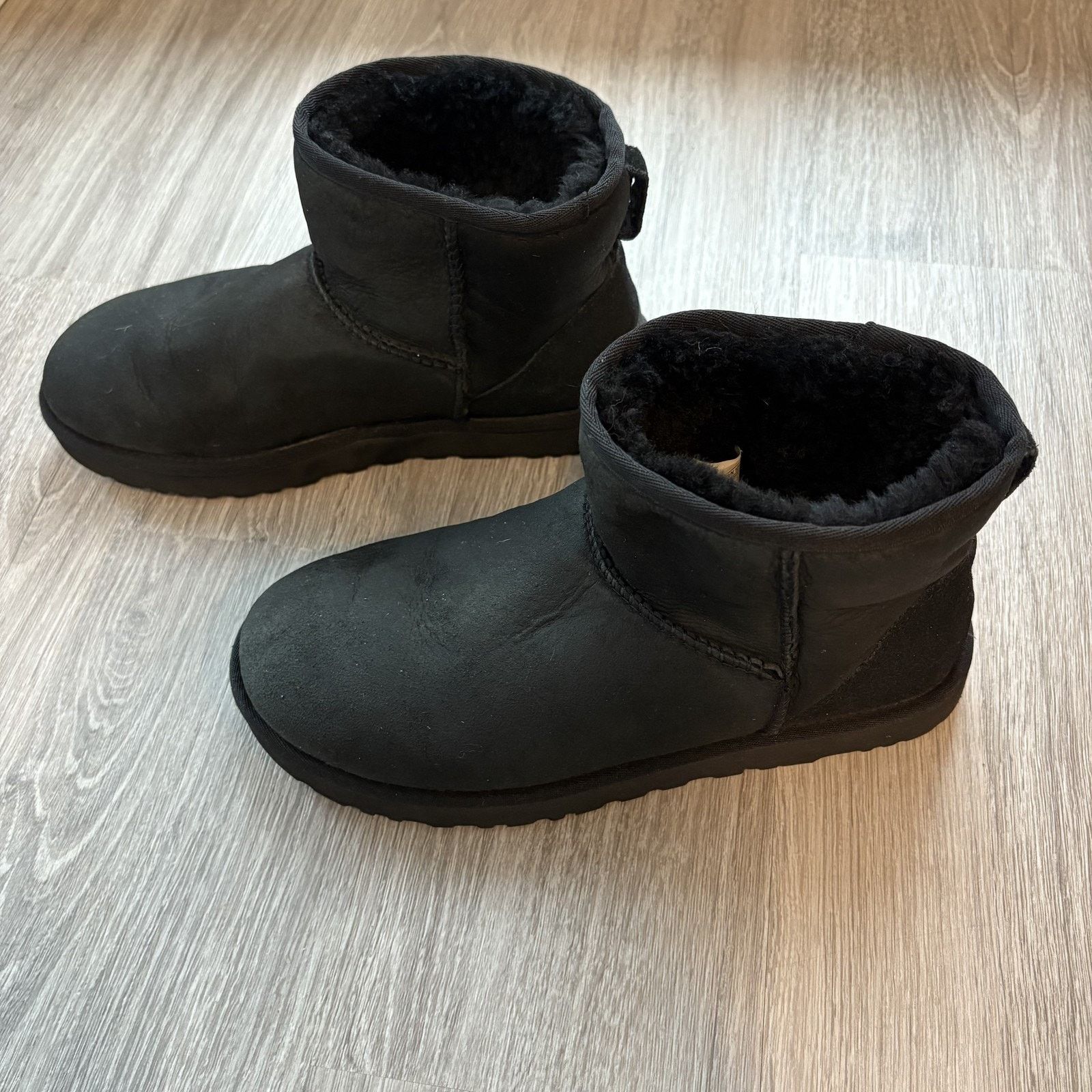 Ugg UGG Women’s Classic Mini II Boot Black Suede Cozy Size 9 Size US 9 / IT 39 - 6 Thumbnail