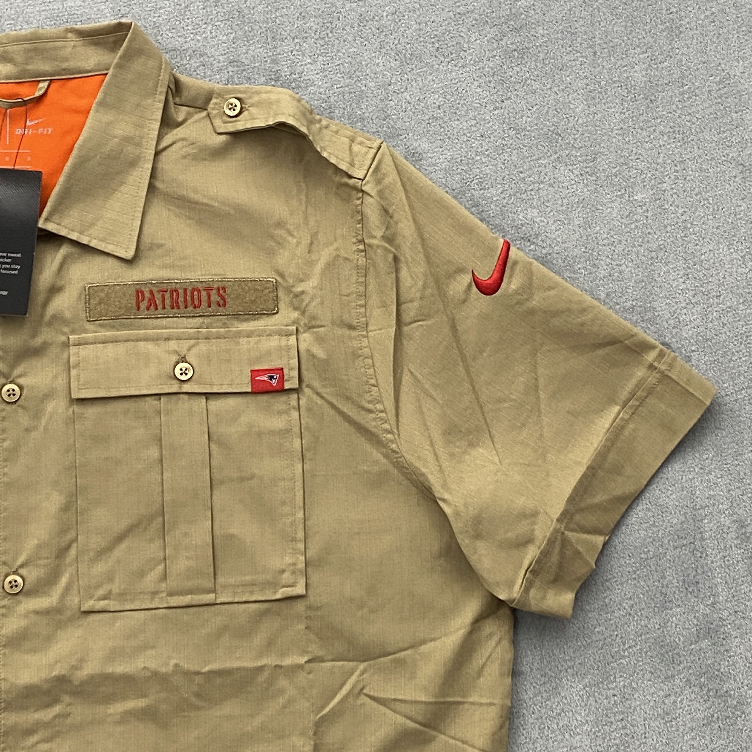 Nike PATRIOTS Salute to Service Shirt Men's Large New AT6572-297 Size US L / EU 52-54 / 3 - 4 Thumbnail
