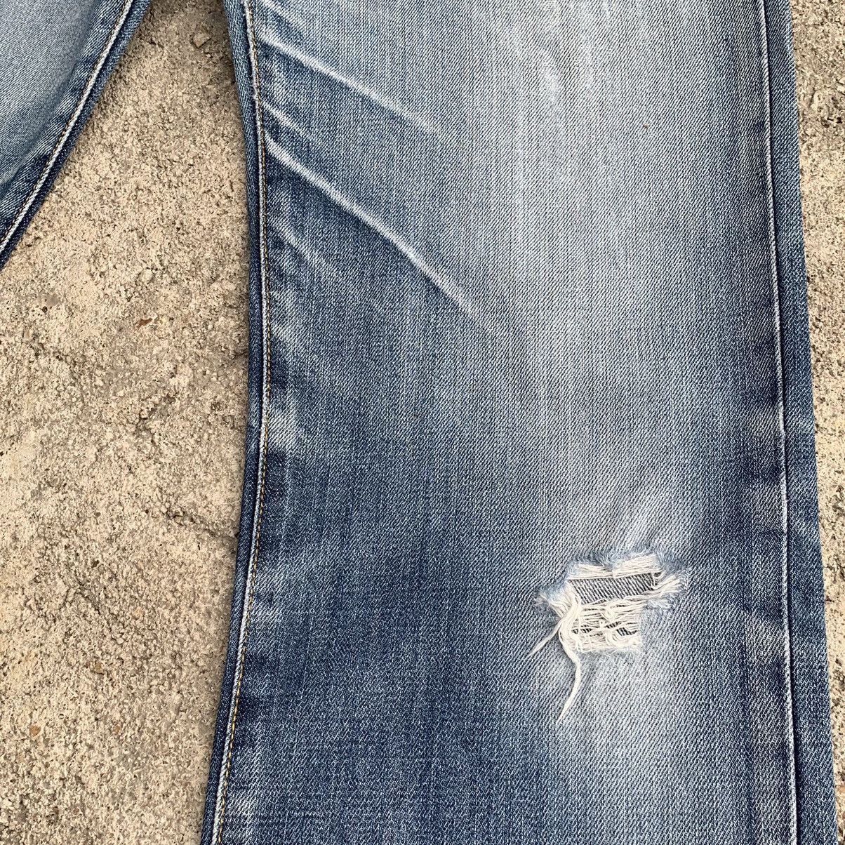 Undercover × Uniqlo Vintage Y2K Faded Lightwash Distressed Jeans W31x32 Size US 31 - 8 Thumbnail