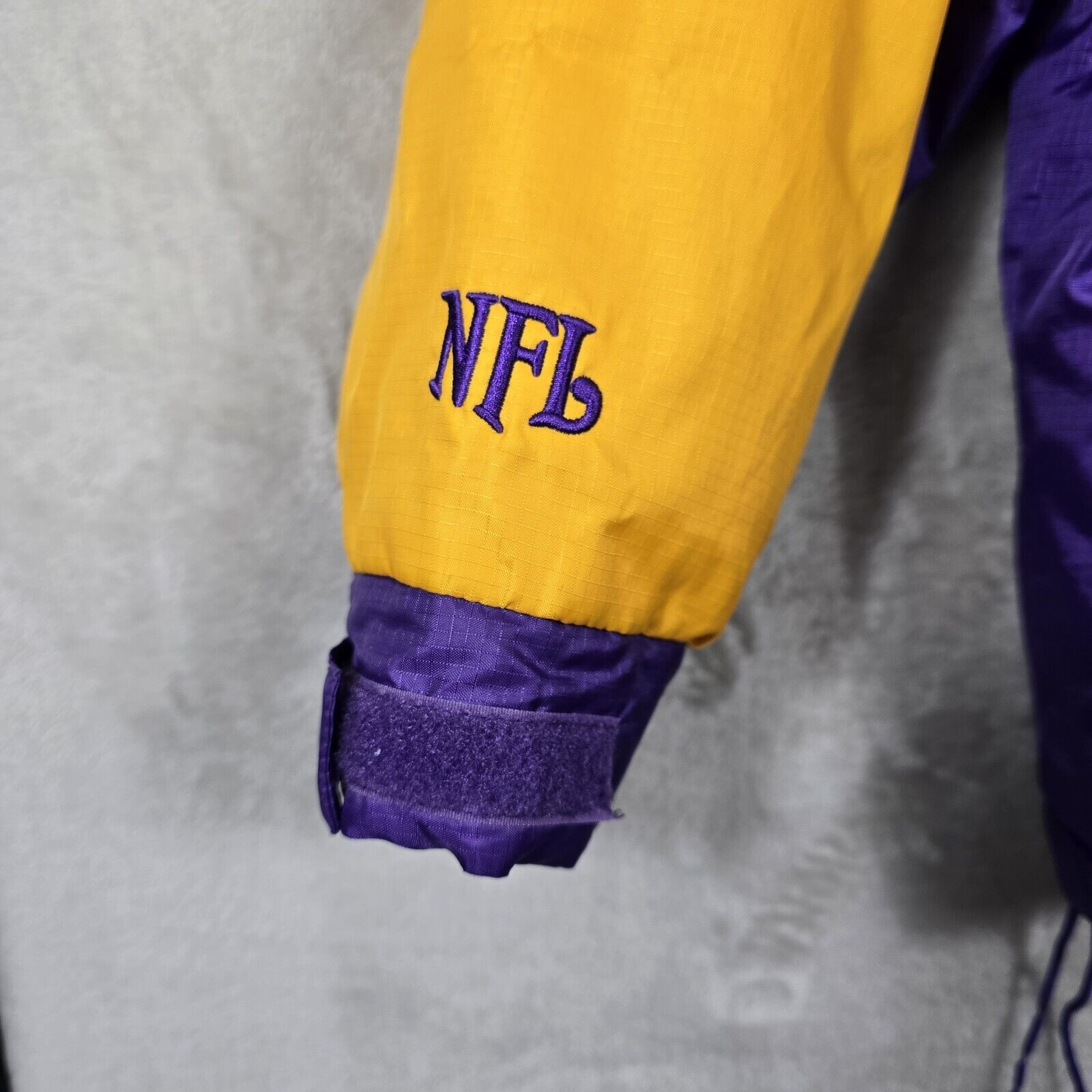NFL Vintage Minnesota Vikings NFL G-iii Jacket Mens Large Purple Size US L / EU 52-54 / 3 - 15 Thumbnail