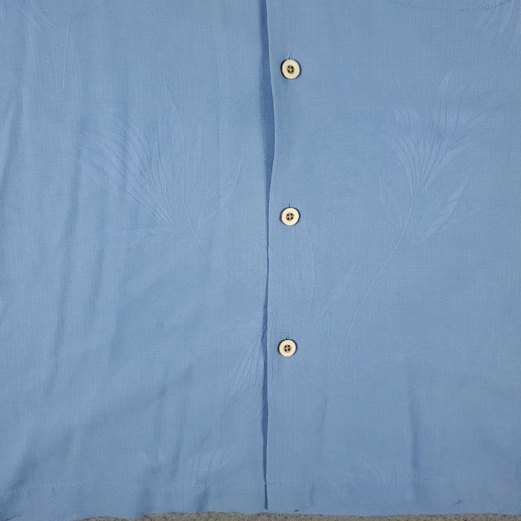 Tommy Bahama Tommy Bahama Shirt Mens Large Blue Tropical Hawaiian Button-Up Short Sleeve Satin Silk? (Note: Original says Silk; it's a shirt). Size US L / EU 52-54 / 3 - 3 Thumbnail