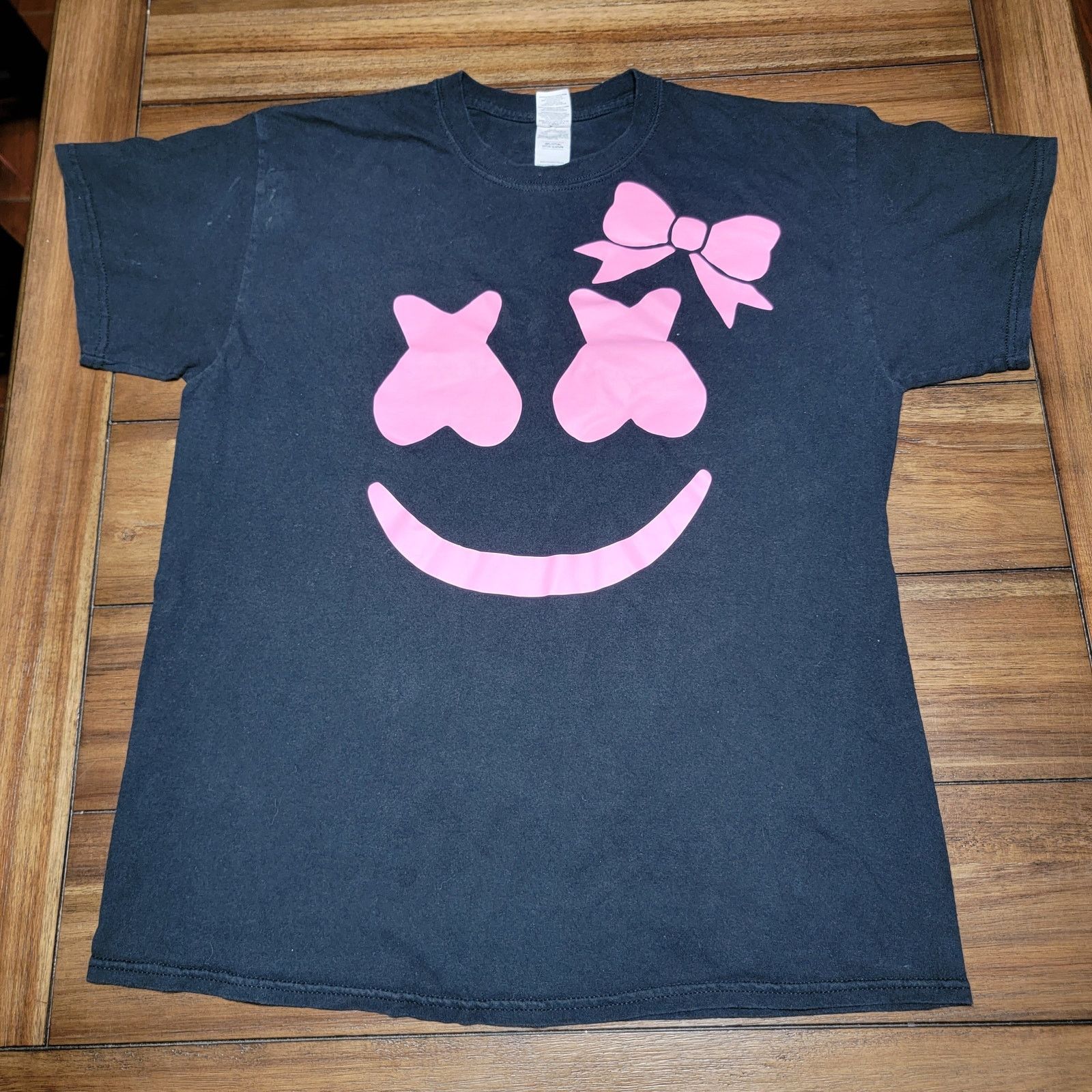 Gildan Gildan Black Tee Pink Marshmello Smile w/ Bow - Size Large Size L / US 10 / IT 46 - 1 Thumbnail
