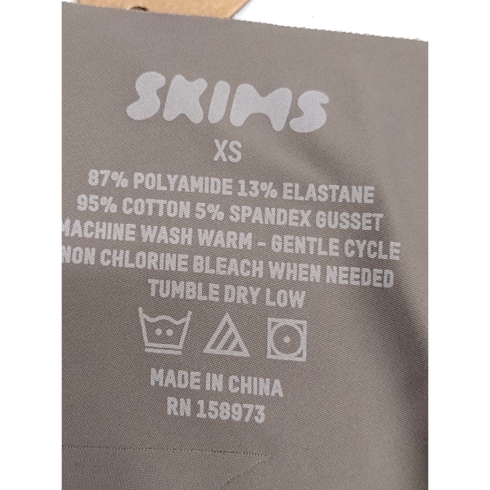 SKIMS SKIMS Panties Thong XS Chocolate Brown 1 Pack Women Hipster Beach Rise Mid Foil Accent Brand: Skims Size 26" / US 2 / IT 38 - 6 Thumbnail