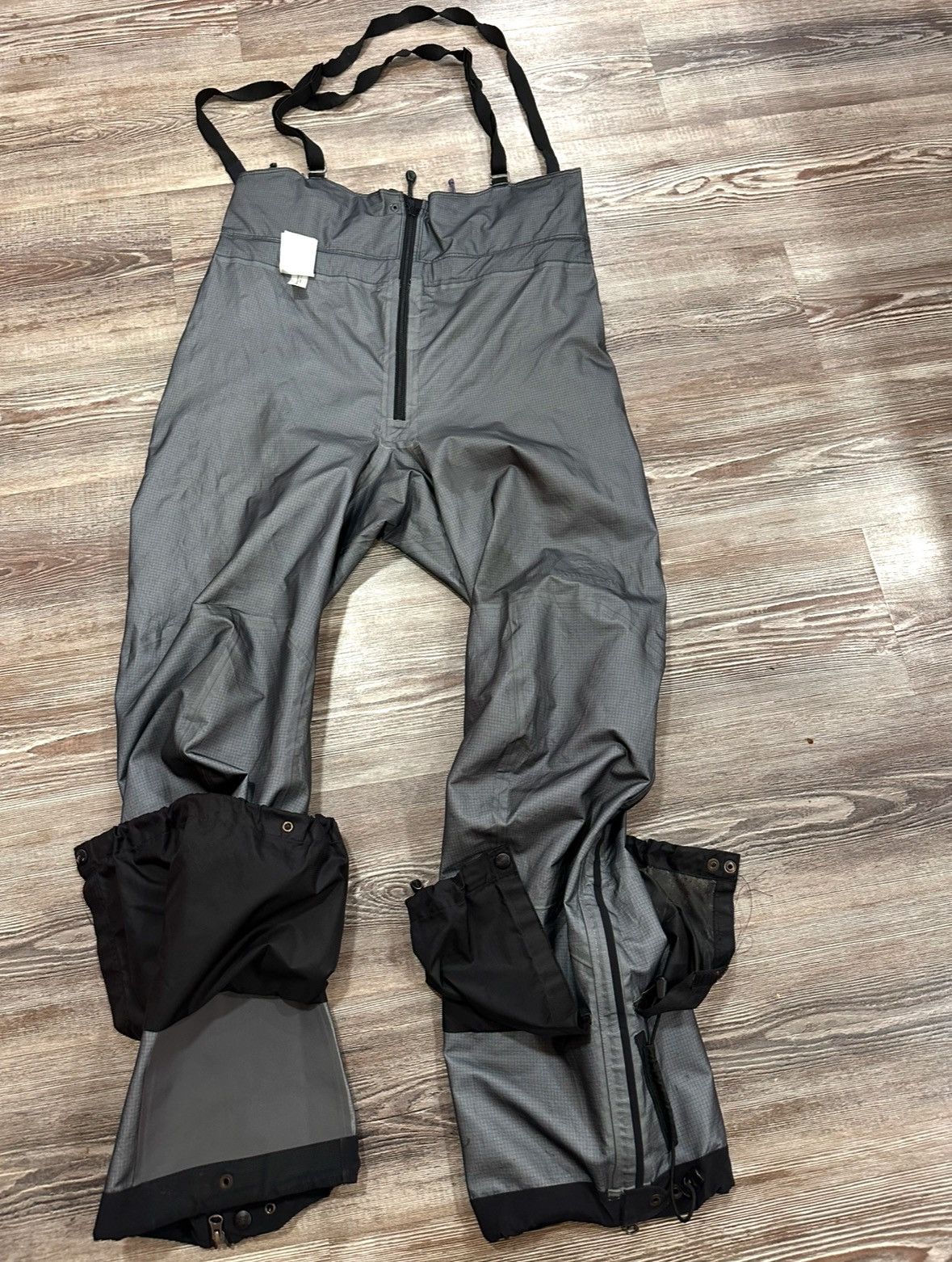 Arc'teryx × Goretex Arc’teryx women’s gore Tex pants size L Size 27" / US 4 / IT 40 - 6 Thumbnail