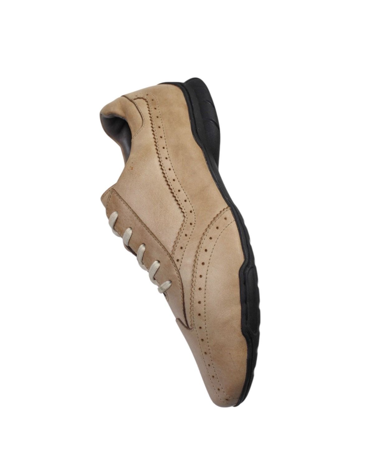 Clarks 2000S CLARKS BEIGE LEATHER CASUAL TRAINERS Size US 7 / EU 40 - 3 Thumbnail