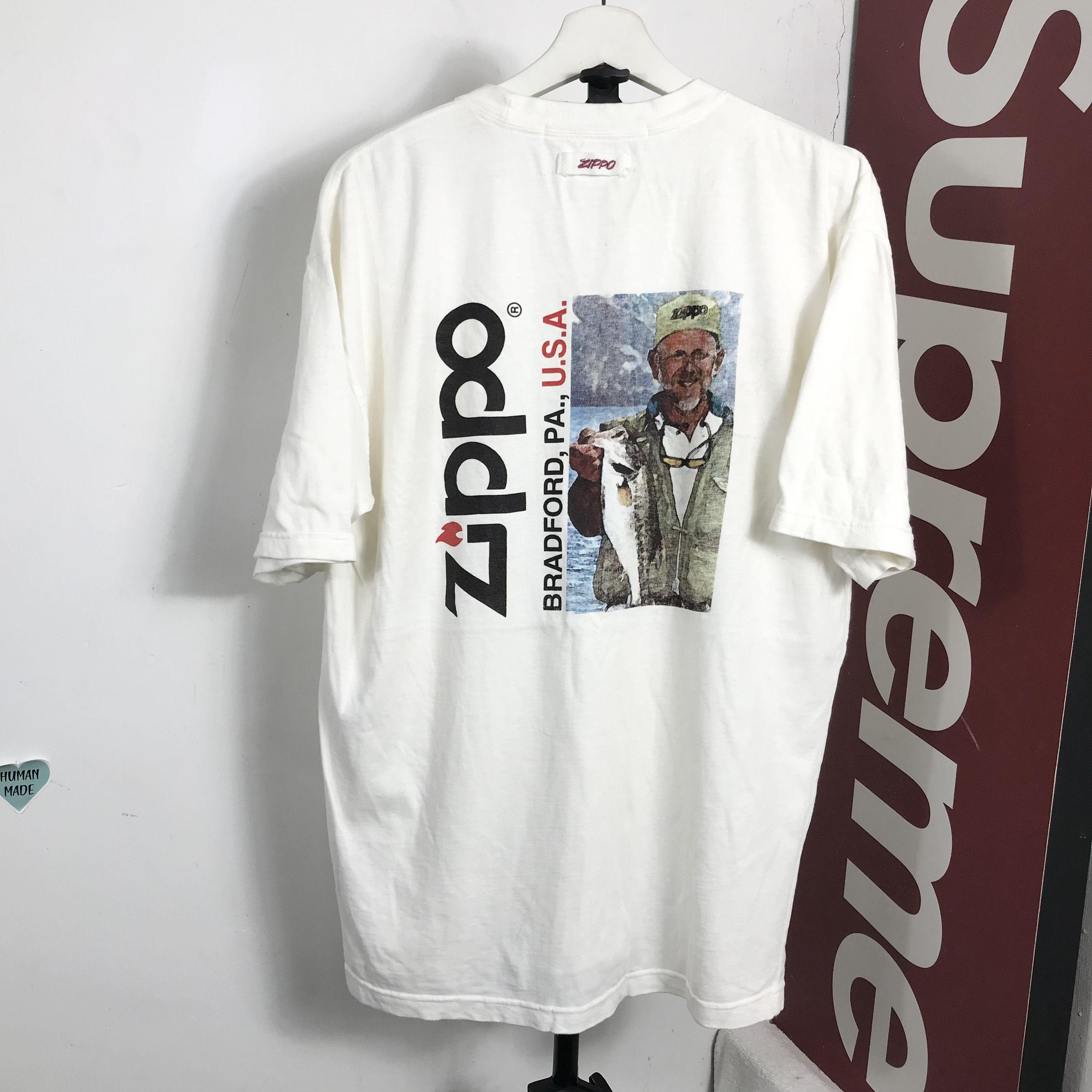 Vintage Vintage 90S Zippo ART humor men on fishing Tee Size US L / EU 52-54 / 3 - 1 Thumbnail