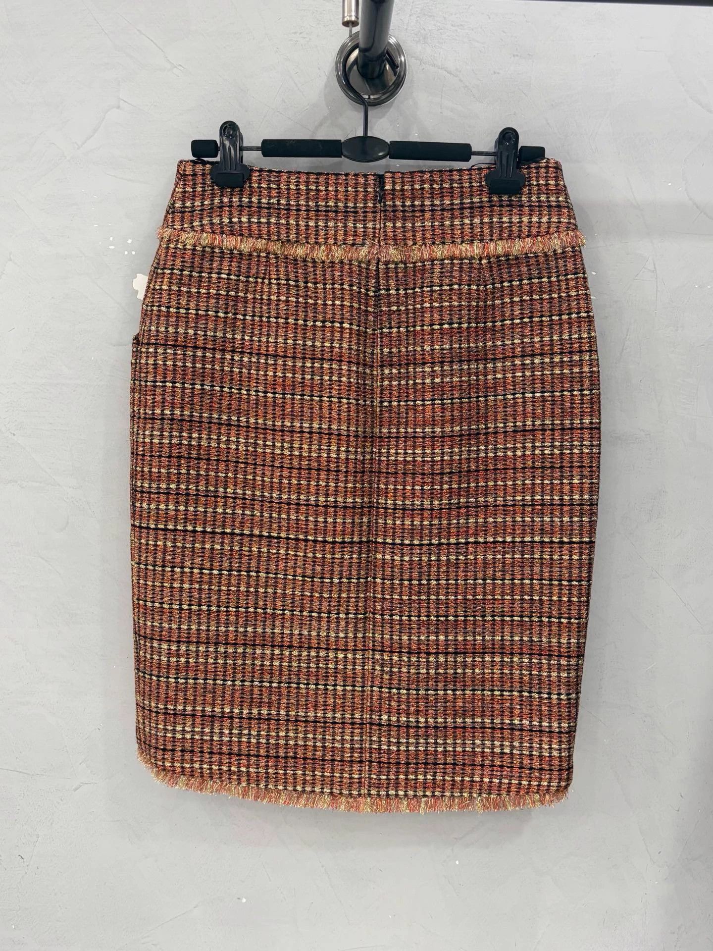 Chanel Chanel Egyptian Tweed Gold Thread Skirt 38 Size 27" / US 4 / IT 40 - 2 Thumbnail
