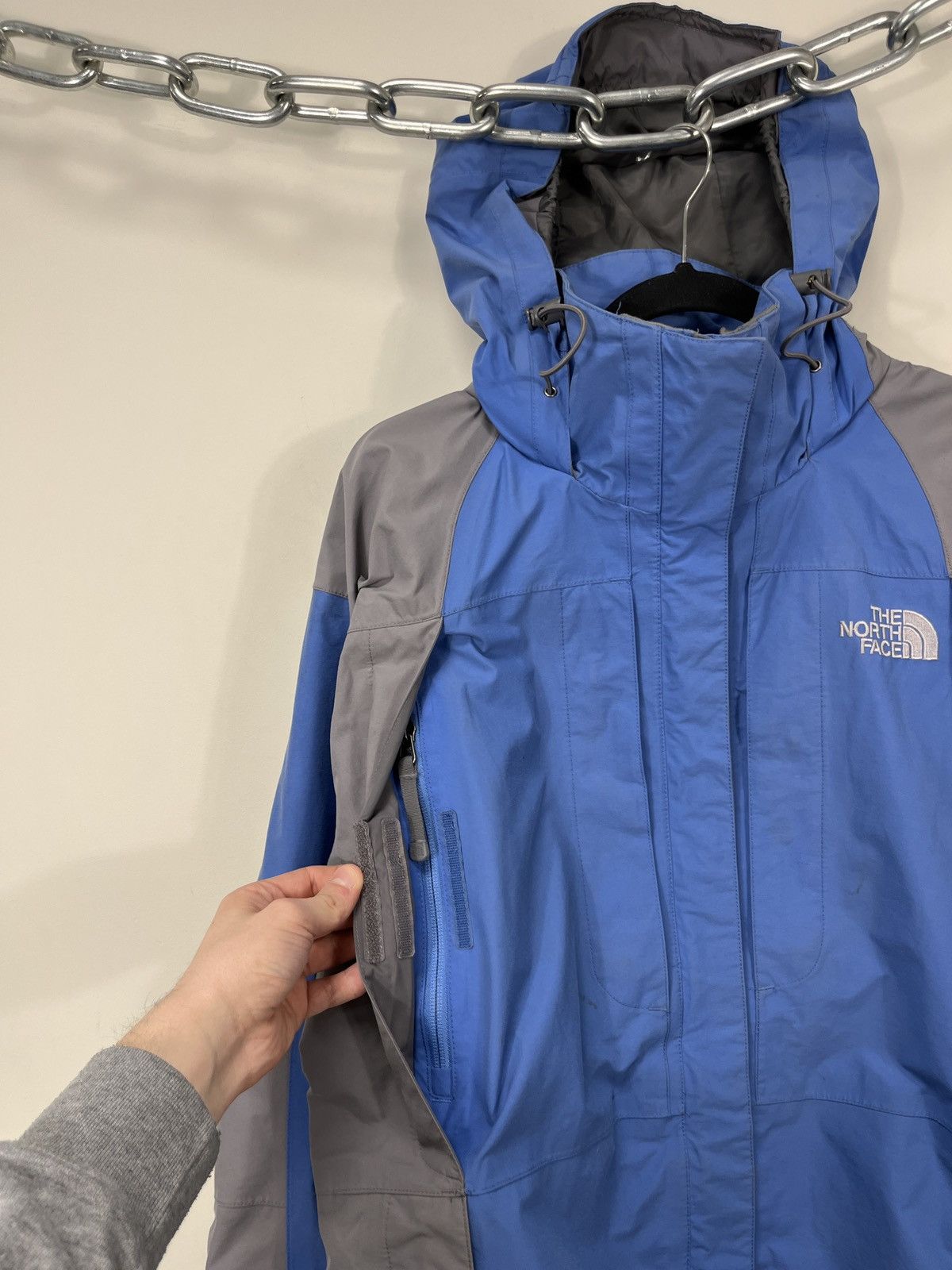 The North Face Vintage The North Face Gore-Tex Nylon Hooded Outdoor Jacket Size US L / EU 52-54 / 3 - 3 Thumbnail