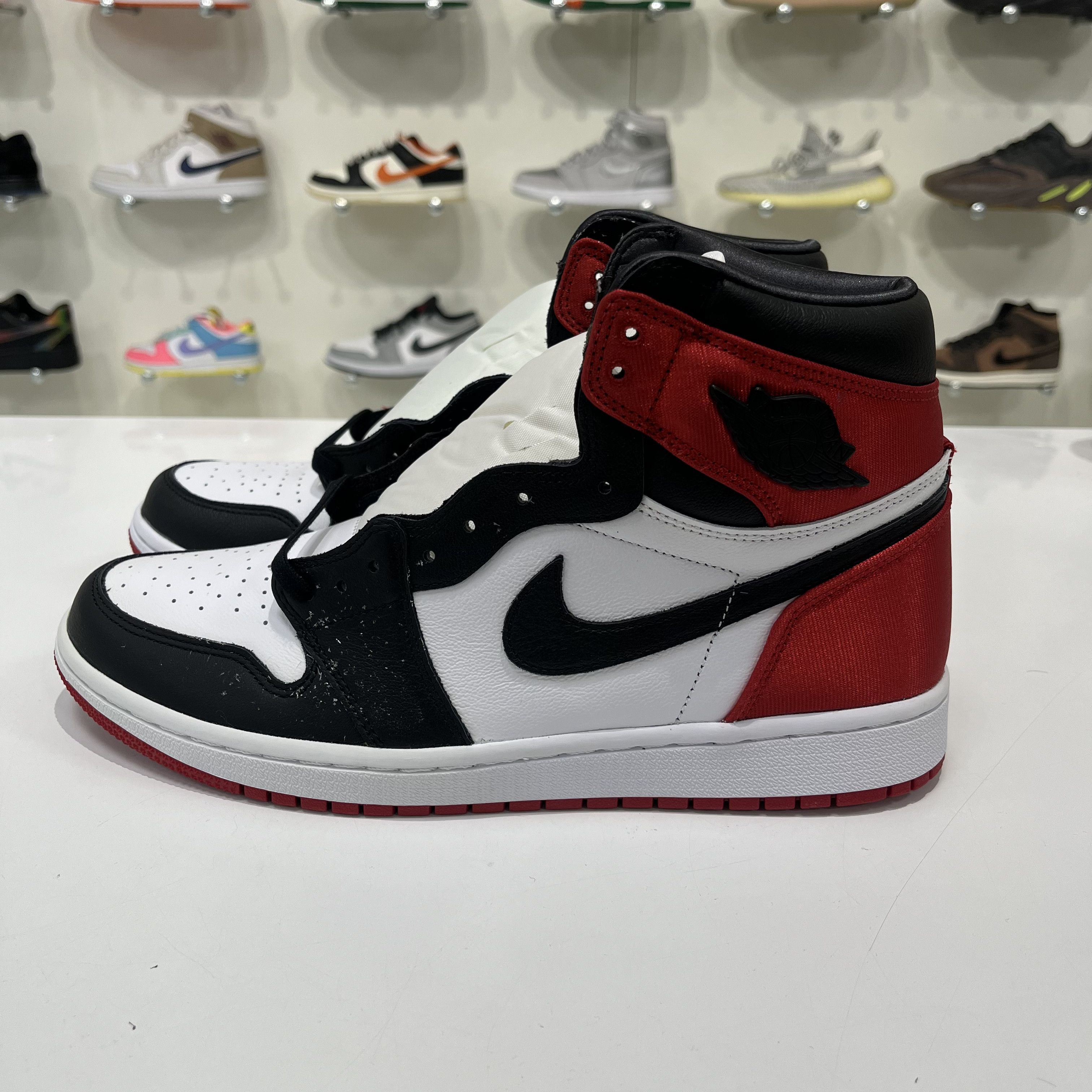 Nike Air Jordan 1 Retro High Satin Black Toe (W) Size US 11.5 / EU 44-45 - 2 Thumbnail