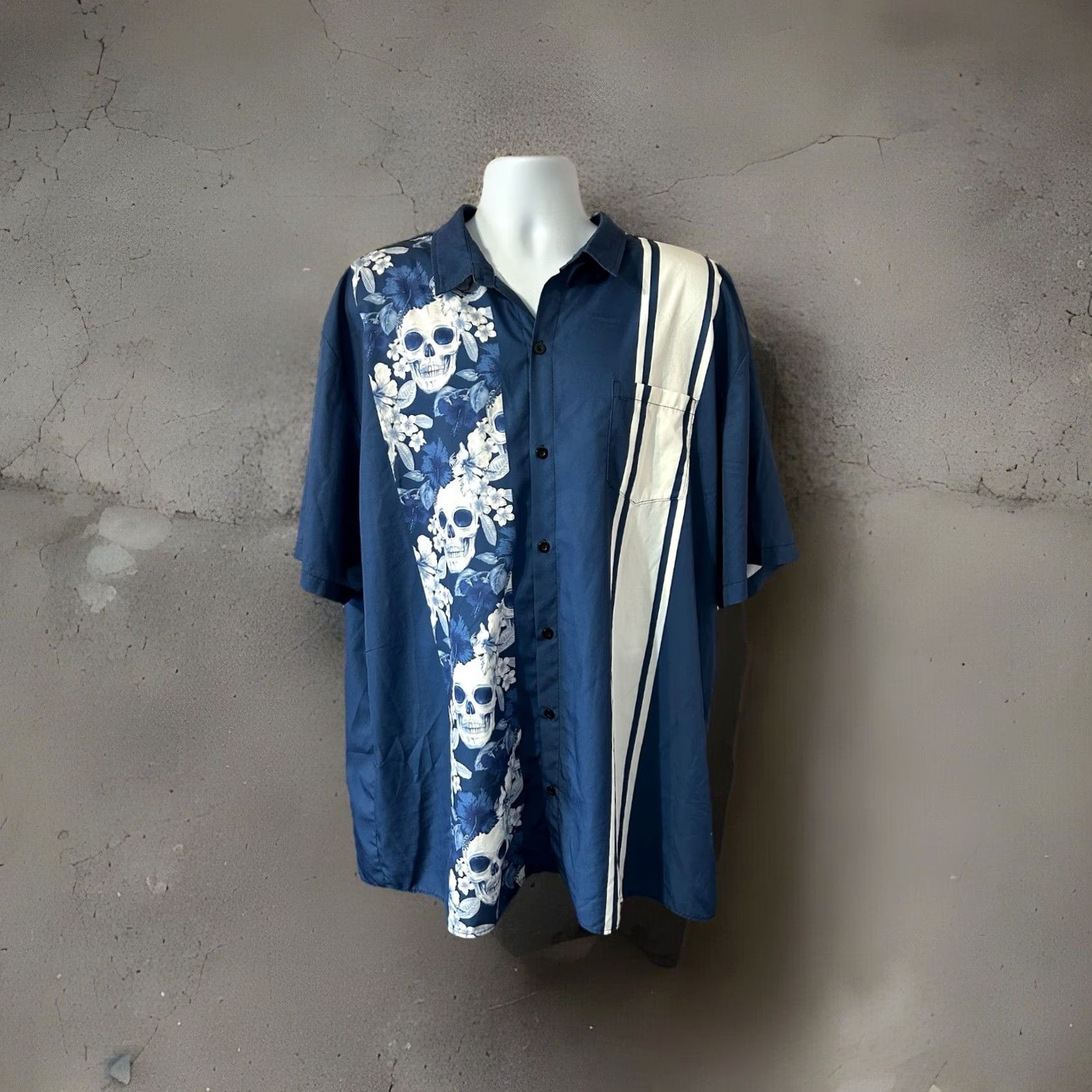 All Blues Hardaddy Skulls Floral Button-Up Shirt Men 3XL Tall Blue White Short Sleeves Size US XXL / EU 58 / 5 - 3 Thumbnail