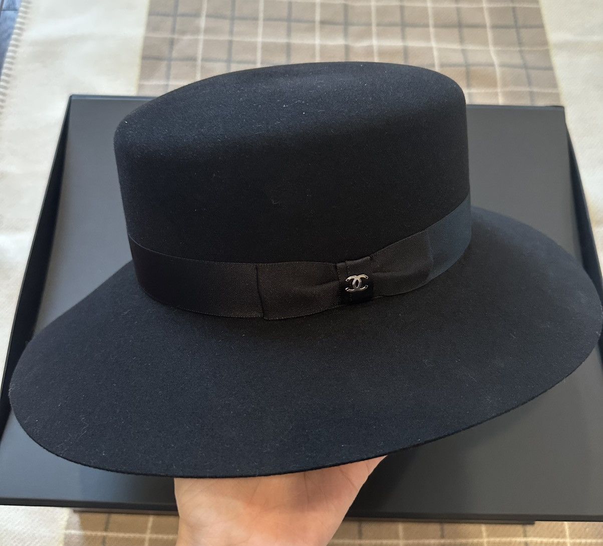 Chanel Authentic Chanel 21B Rabbit Hair Hat size M Size ONE SIZE - 1 Thumbnail