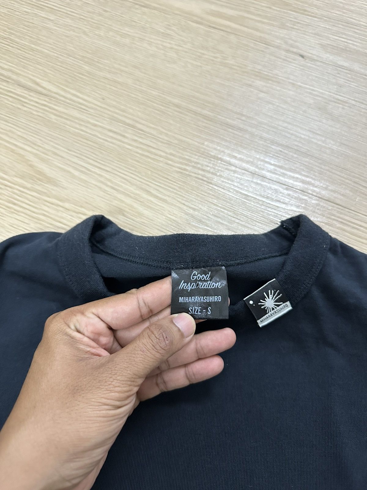GU × Maison MIHARA YASUHIRO MIHARAYASUHIRO X GU Communications Good Inspiration L/S Tee Size US S / EU 44-46 / 1 - 4 Thumbnail