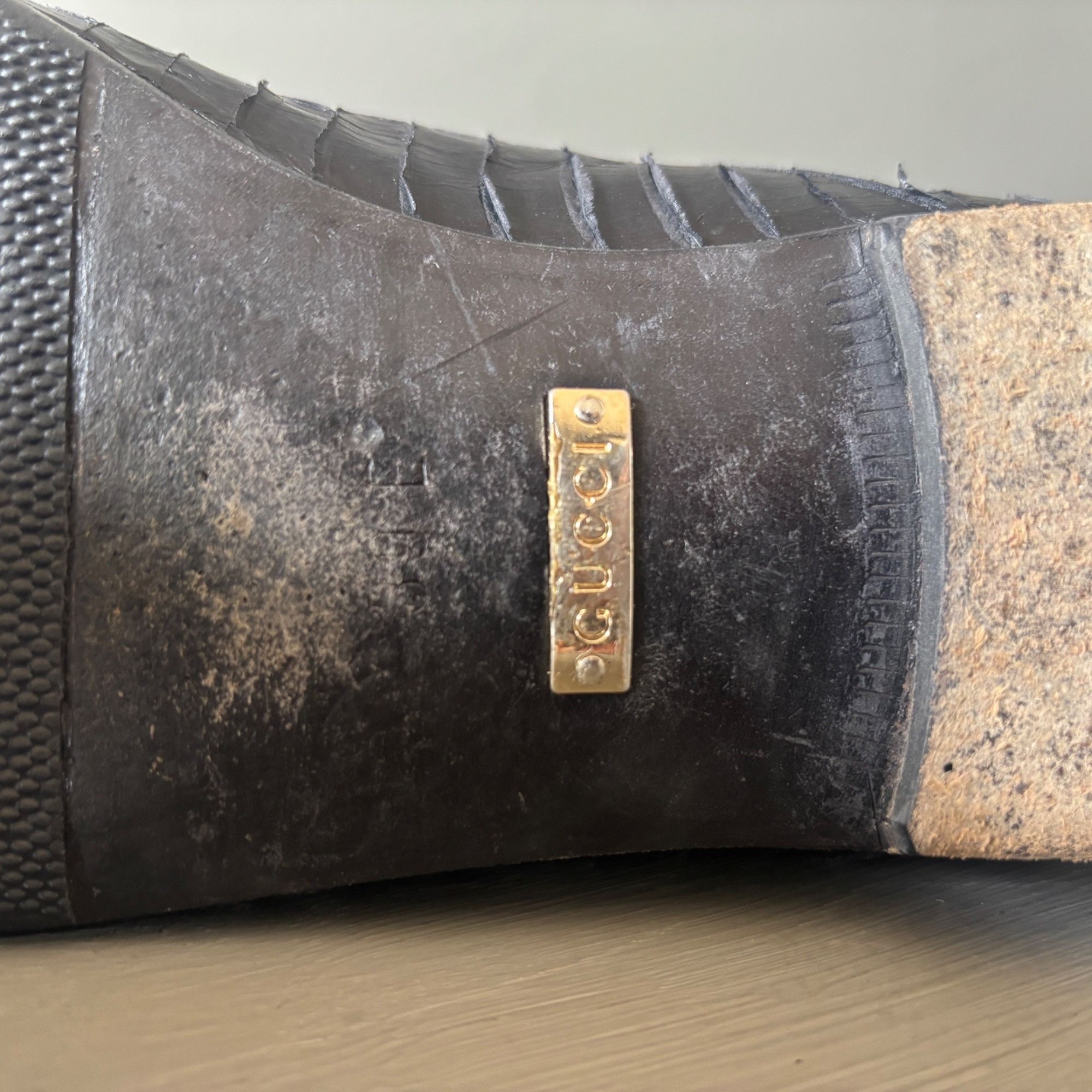Gucci Vintage Gucci Black Genuine Python Leather Loafers Size 39E Size US 6 / EU 39 - 5 Thumbnail