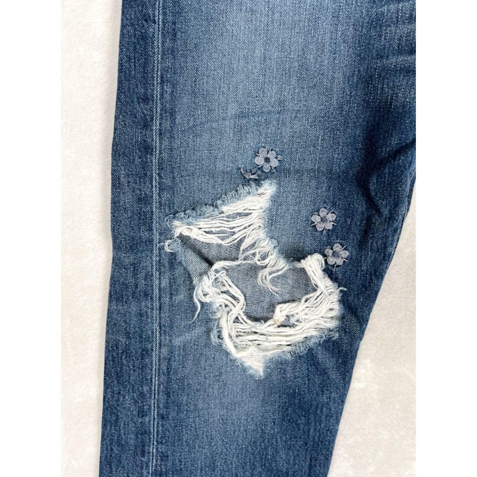 Lucky Brand Lucky Brand Jeans Women 14/32 Distressed Embroidered Slim Boyfriend Blue Denim 5-Pocket Inseam 29 Spring Summer Fall Womens Size 36" / US 14 / IT 50 - 2 Thumbnail