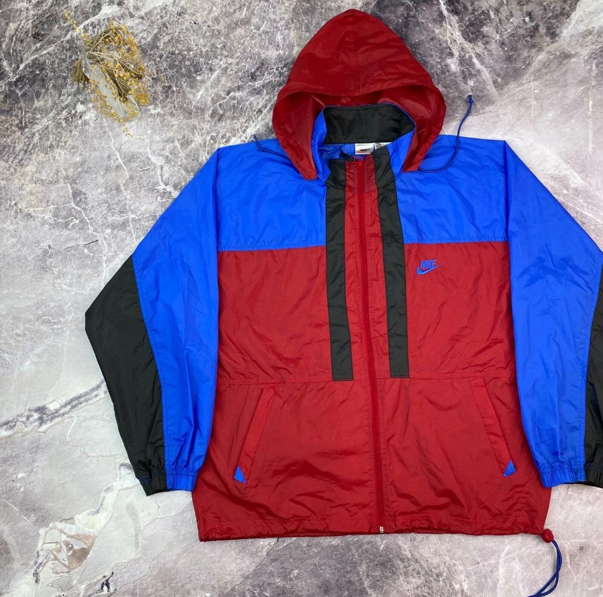 Nike Vintage Nike Windbreaker Lightweight Spring Jacket Red Size US M / EU 48-50 / 2 - 5 Thumbnail