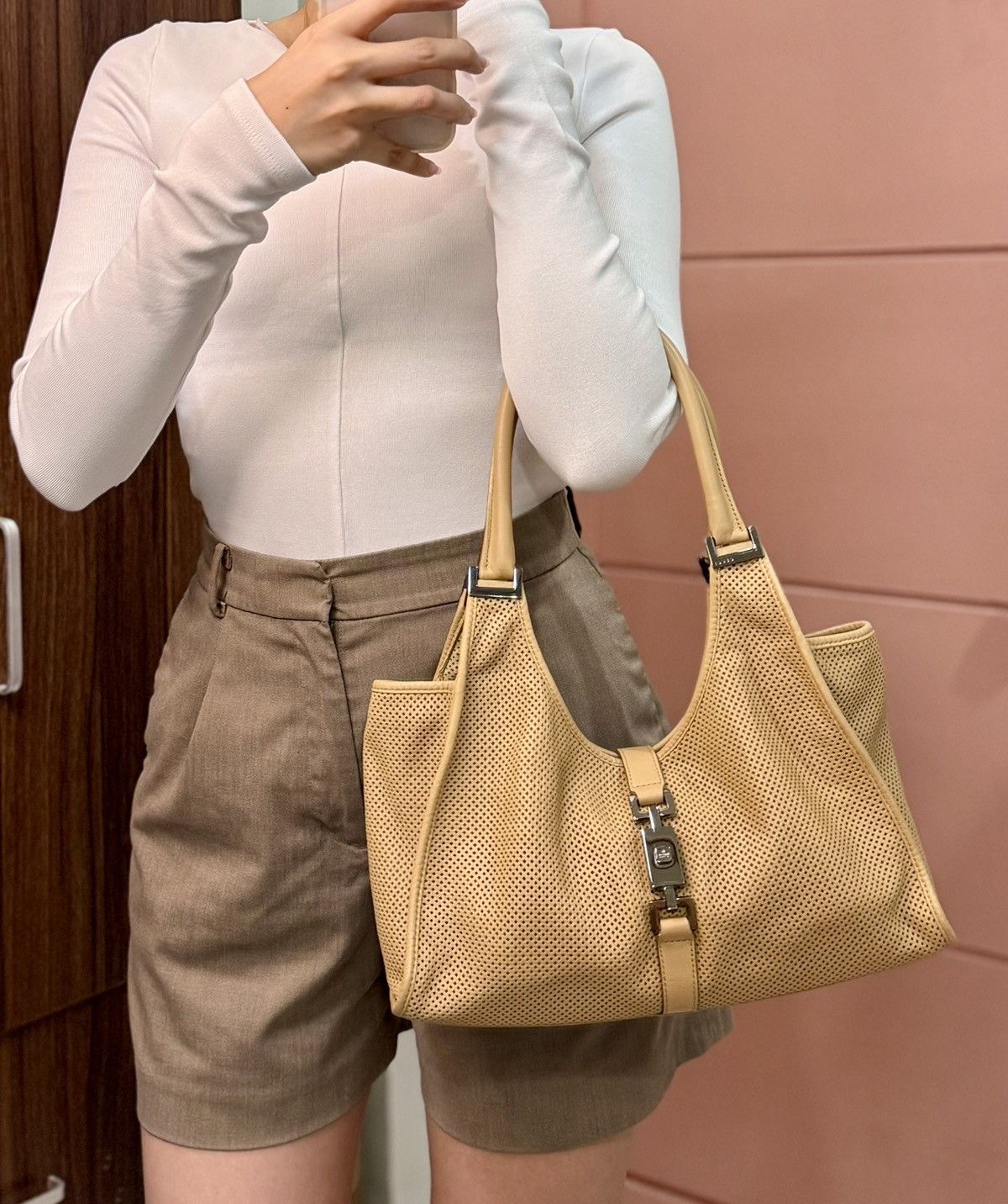Gucci Authentic GUCCI Jackie Bardot Tan Hobo Perforated Leather Size ONE SIZE - 24 Thumbnail