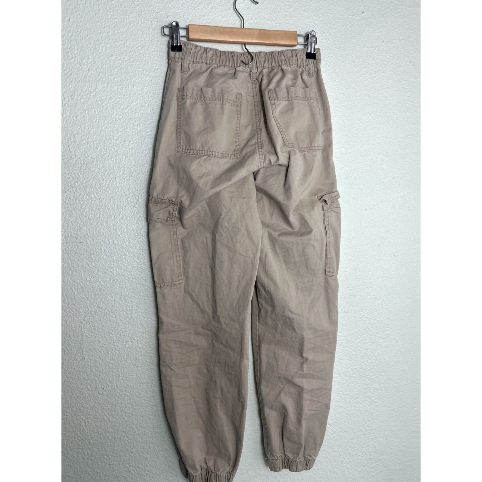 Aeropostale Aeropostale Womens XS Cargo Pants Elastic Waist Cotton Beige 25x29 Size 26" / US 2 / IT 38 - 7 Thumbnail