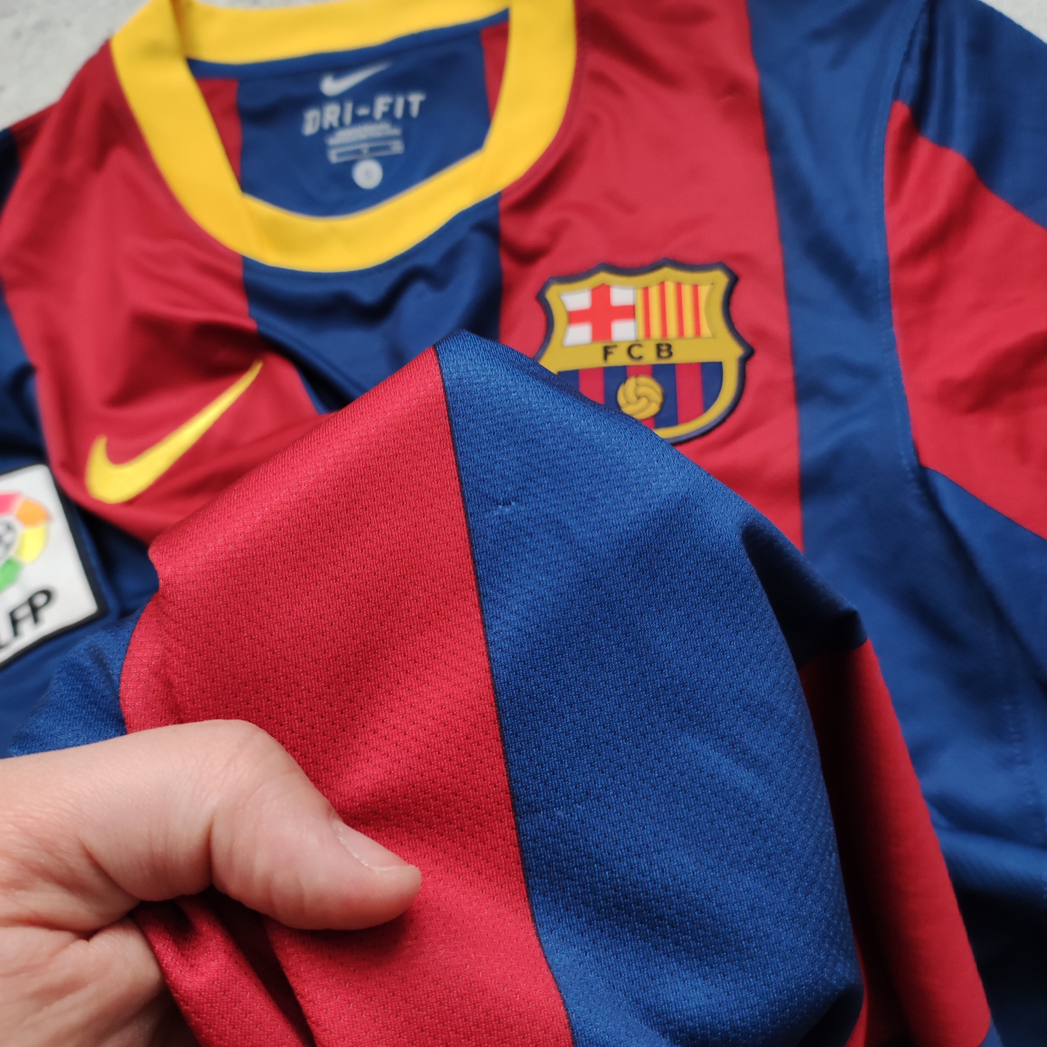 Other RARE 2010 FC Barcelona x Nike Football Home Jersey Size US S / EU 44-46 / 1 - 7 Thumbnail