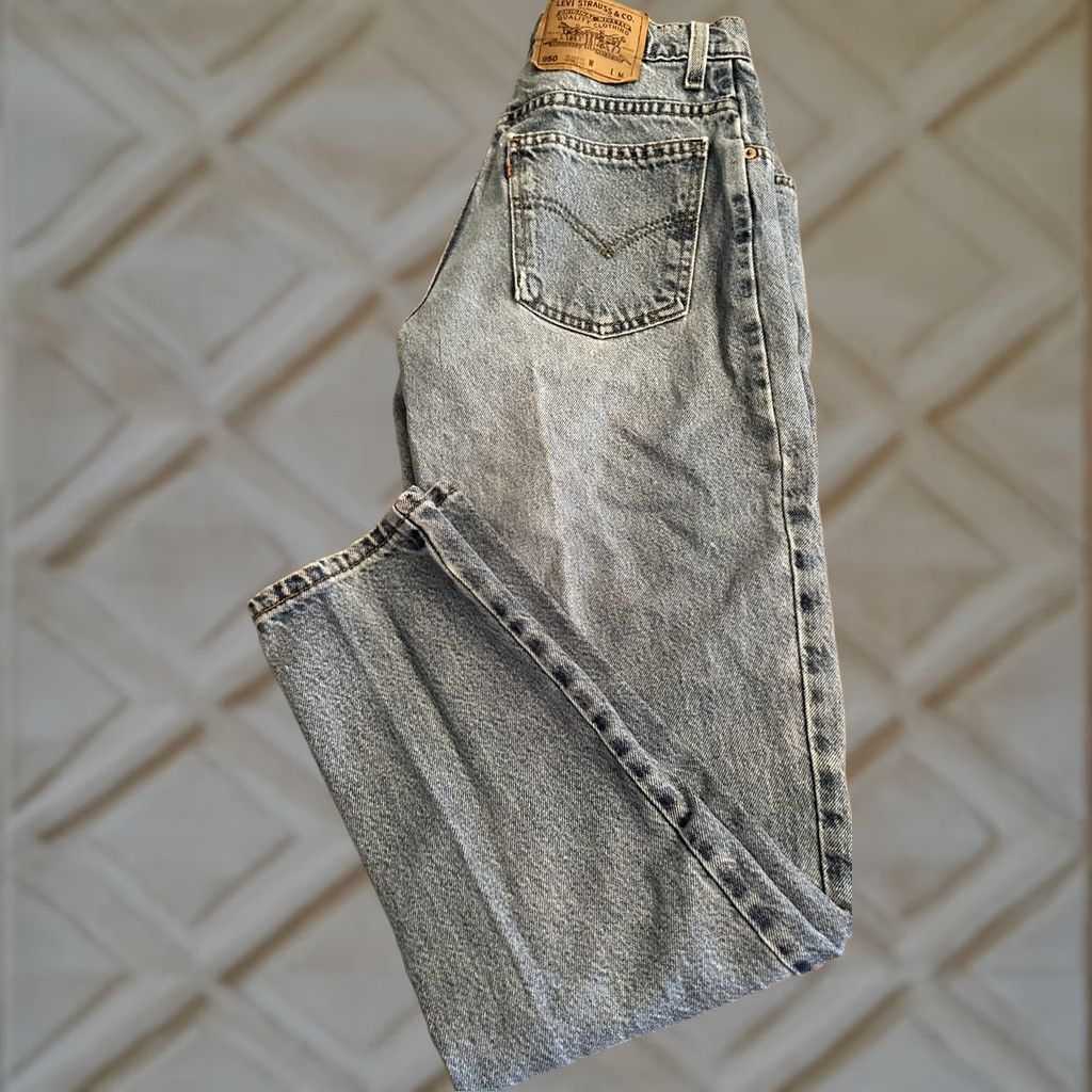 Vintage VINTAGE Levi’s Orange Tab Relaxed Fit Tapered 950 Jeans Mens Size 8 Medium Light Wash Blue Denim 1990s USA Size 30" / US 8 / IT 44 - 1 Thumbnail