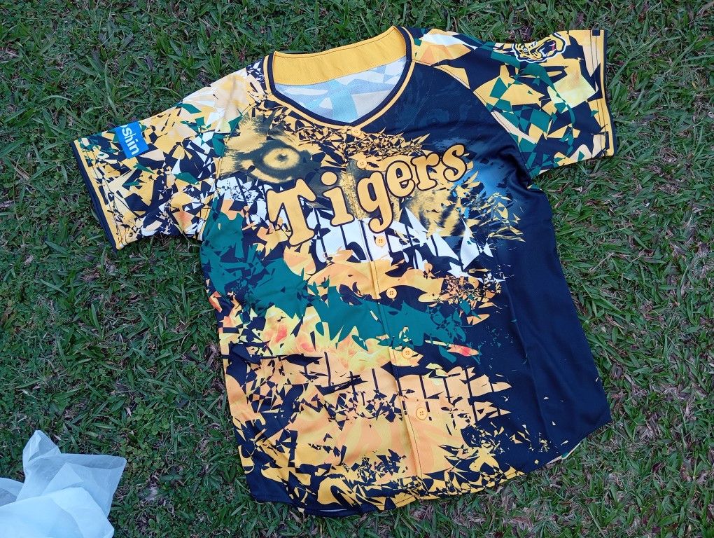 Japanese Brand Henshin Tigers 🐯 ⚾🎌 Stadium Promo Jersey 🏟️ Size US L / EU 52-54 / 3 - 4 Thumbnail