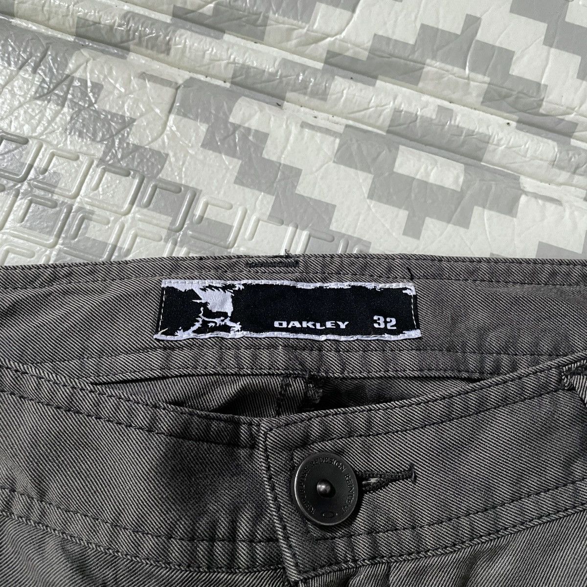 Oakley 🔥Oakley skull logo pocket cropped pants Size US 32 / EU 48 - 6 Thumbnail
