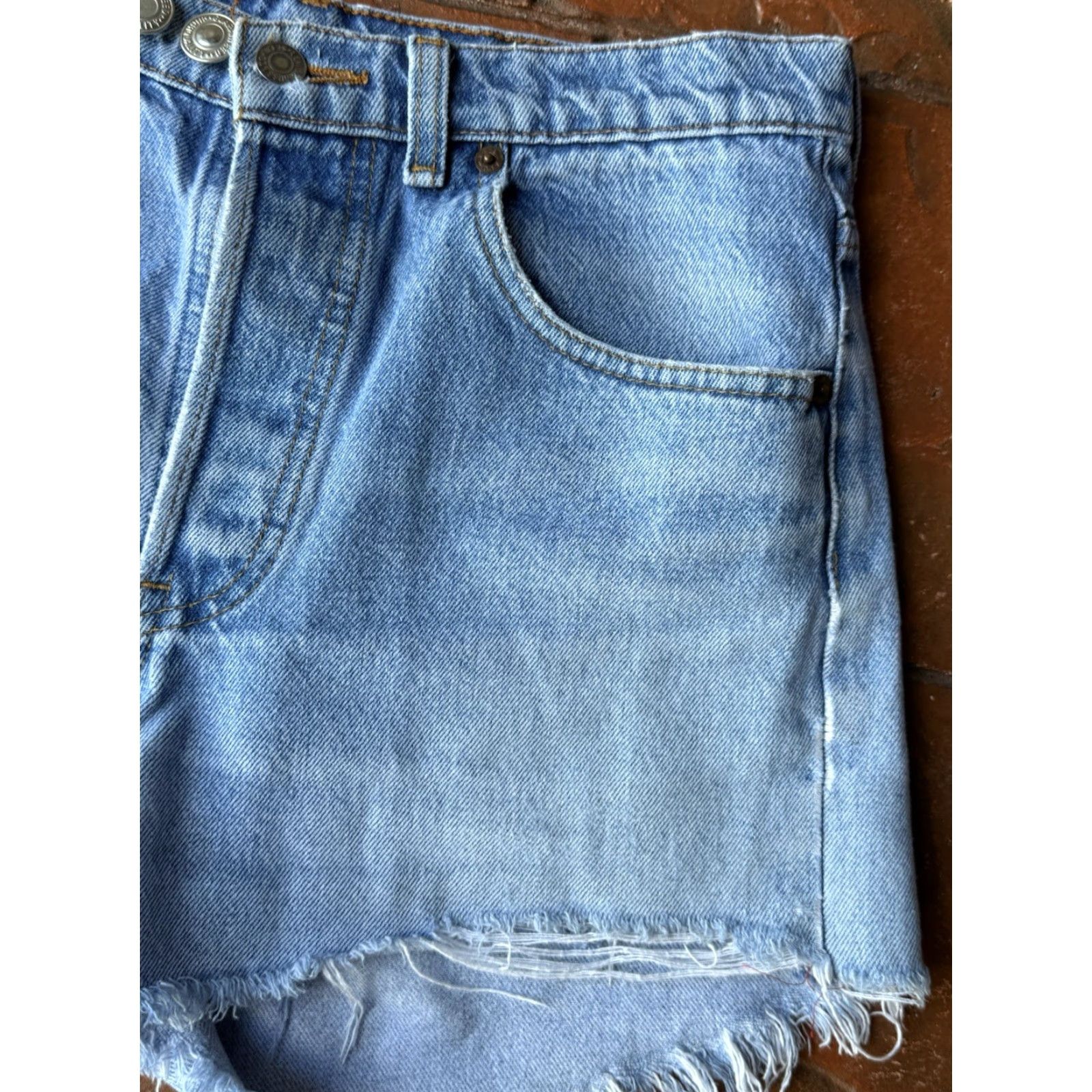 Levi's VINTAGE Levi's 501 Premium Cut Offs Shorts Womens 30 Blue Button Fly Distressed Bermuda Jeans Boys? Size 24" / US 00 / IT 34 - 5 Thumbnail