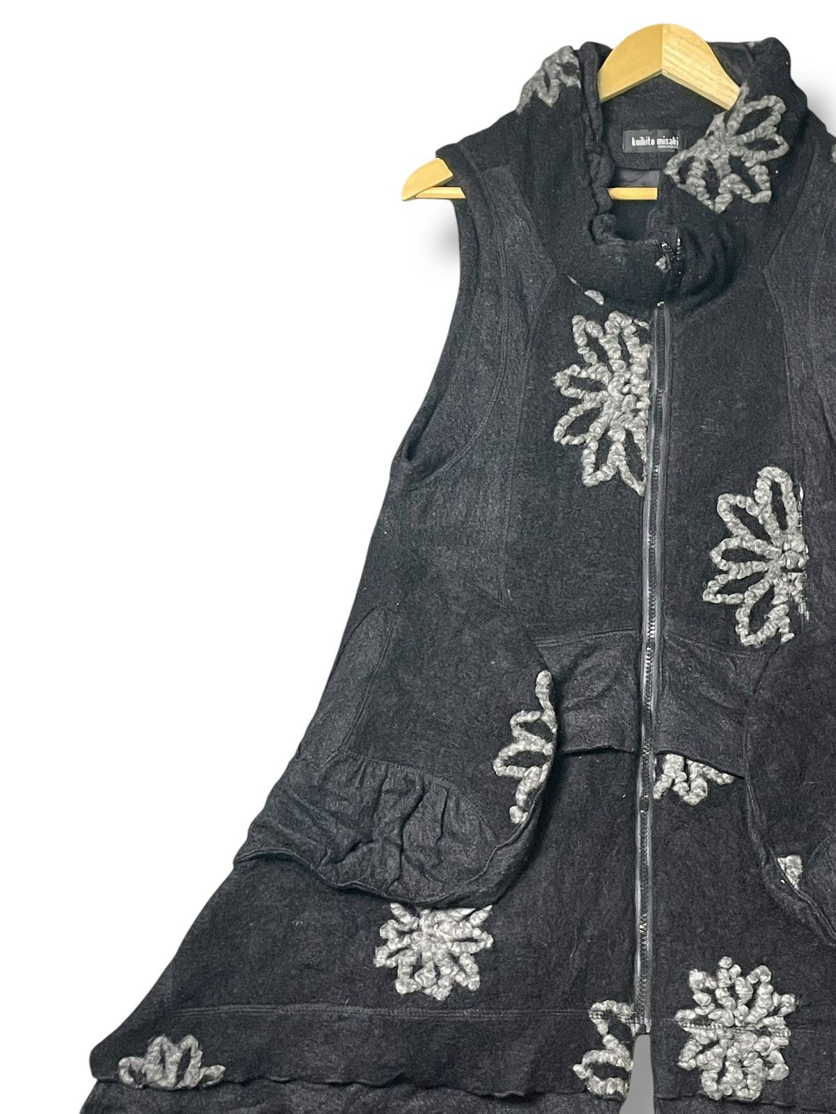 If Six Was Nine × Japanese Brand × Le Grande Bleu (L.G.B.) Koibito Misaki x Flower Embroided Wool Vests (32) Size US S / EU 44-46 / 1 - 4 Thumbnail