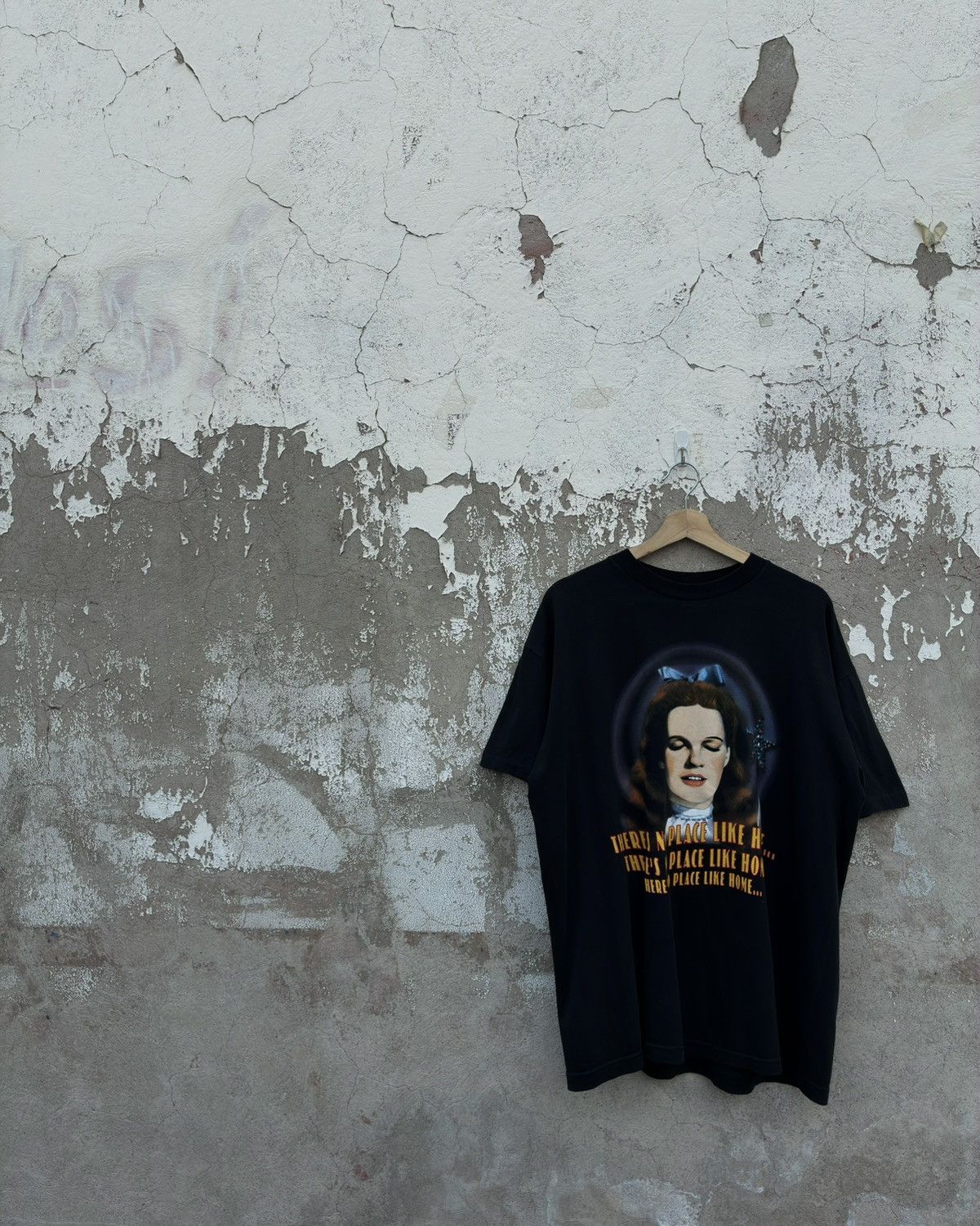 Vintage Vintage 1995 The Wizard of Oz Dorothy Stanley Desantis Tee Size US L / EU 52-54 / 3 - 1 Thumbnail