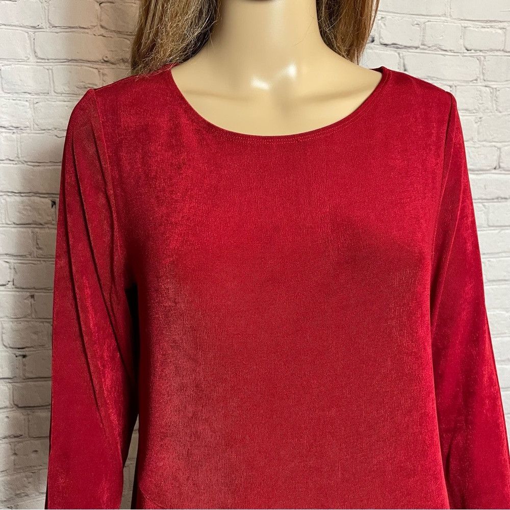 Chicos Chico's Travelers Red Liquid Knit Top Asymmetrical Hem Size Size M / US 6-8 / IT 42-44 - 2 Thumbnail