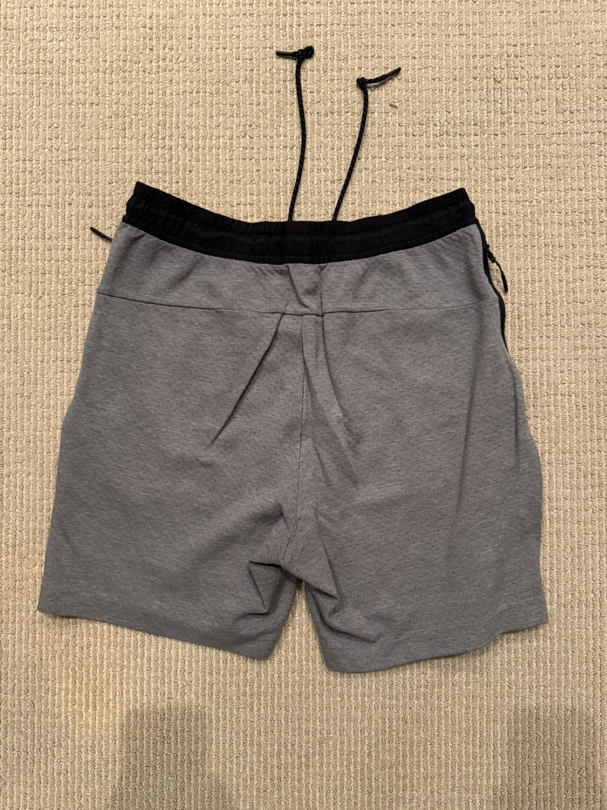 Nike Nike Shorts with Zipper Pockets Size US 32 / EU 48 - 2 Thumbnail