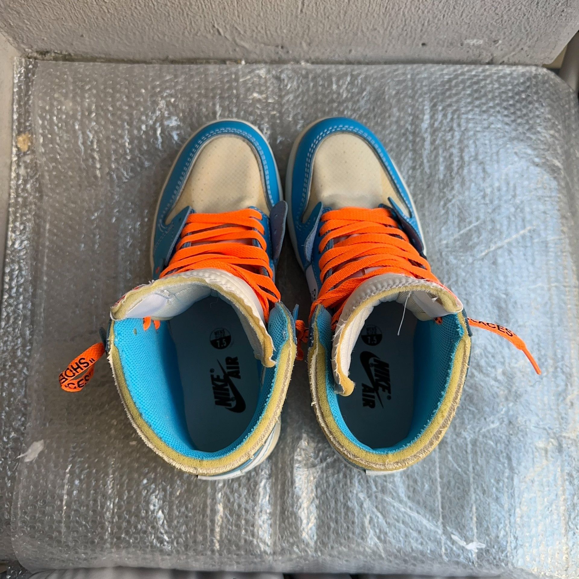 Off-White Air Jordan 1 Off-White UNC Blue Size US 5 / EU 37 - 7 Thumbnail