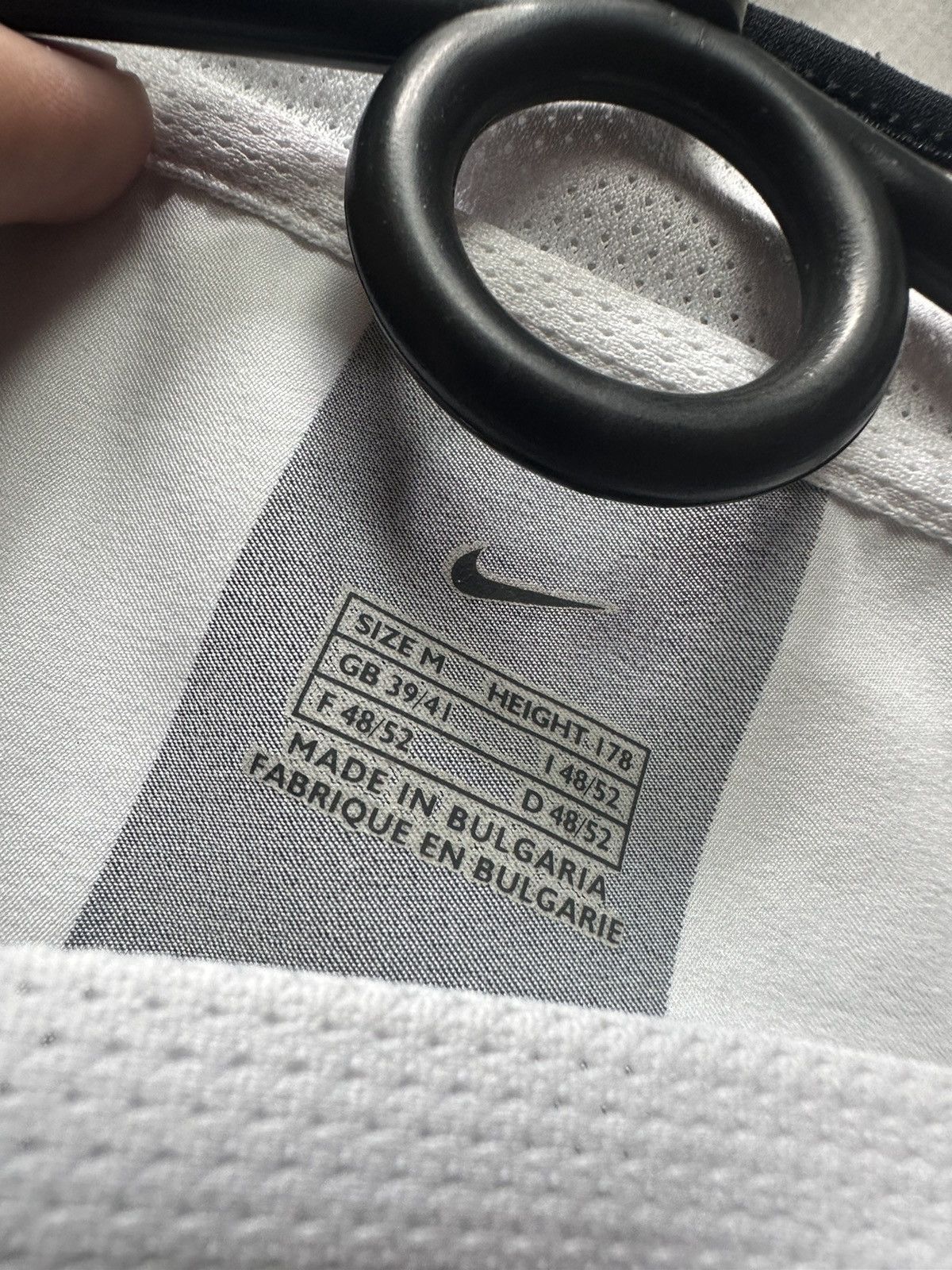 Nike × Vintage Vintage Nike Juventus soccer jersey size M striped Size US M / EU 48-50 / 2 - 7 Thumbnail