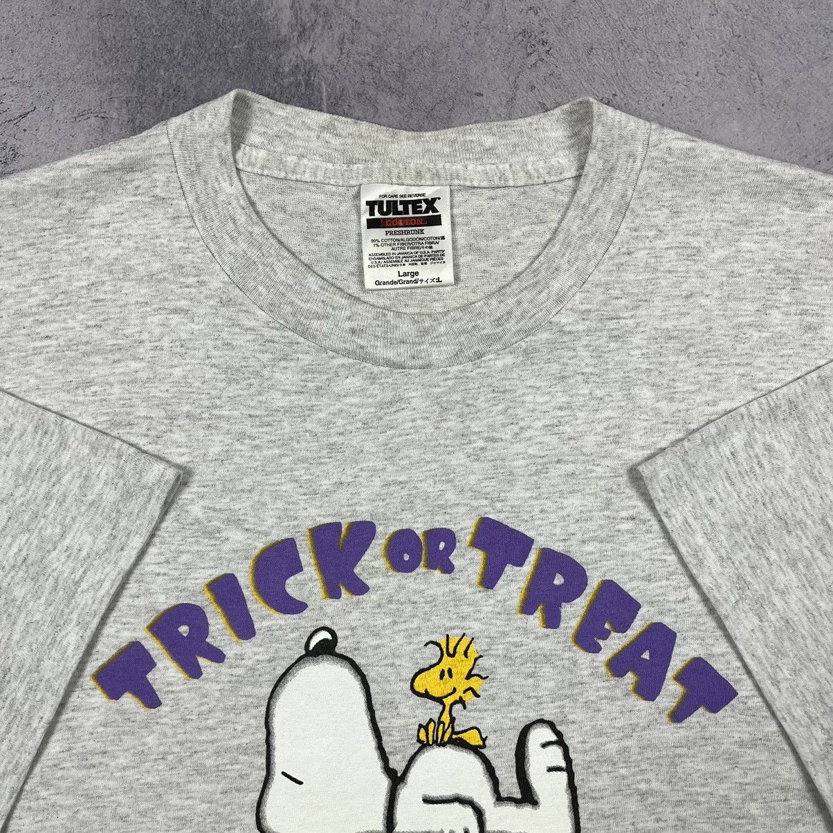 Peanuts Vintage Peanuts Snoopy “ Trick or Threat ” cartoon tee 90’s Size US L / EU 52-54 / 3 - 5 Thumbnail