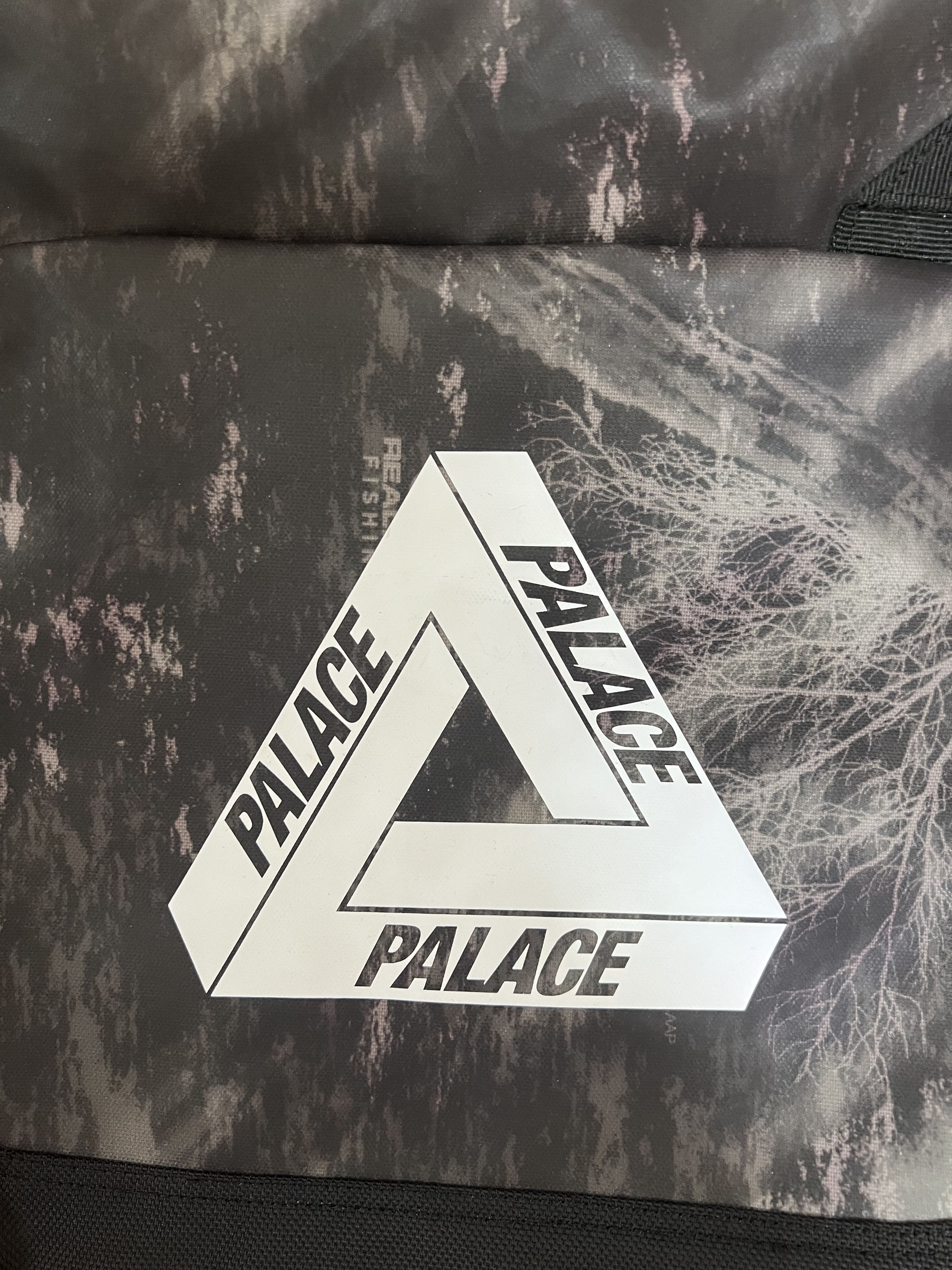 Palace 💚 2019 Palace Real Tree Clipper Duffel Black NEW Size ONE SIZE - 4 Thumbnail