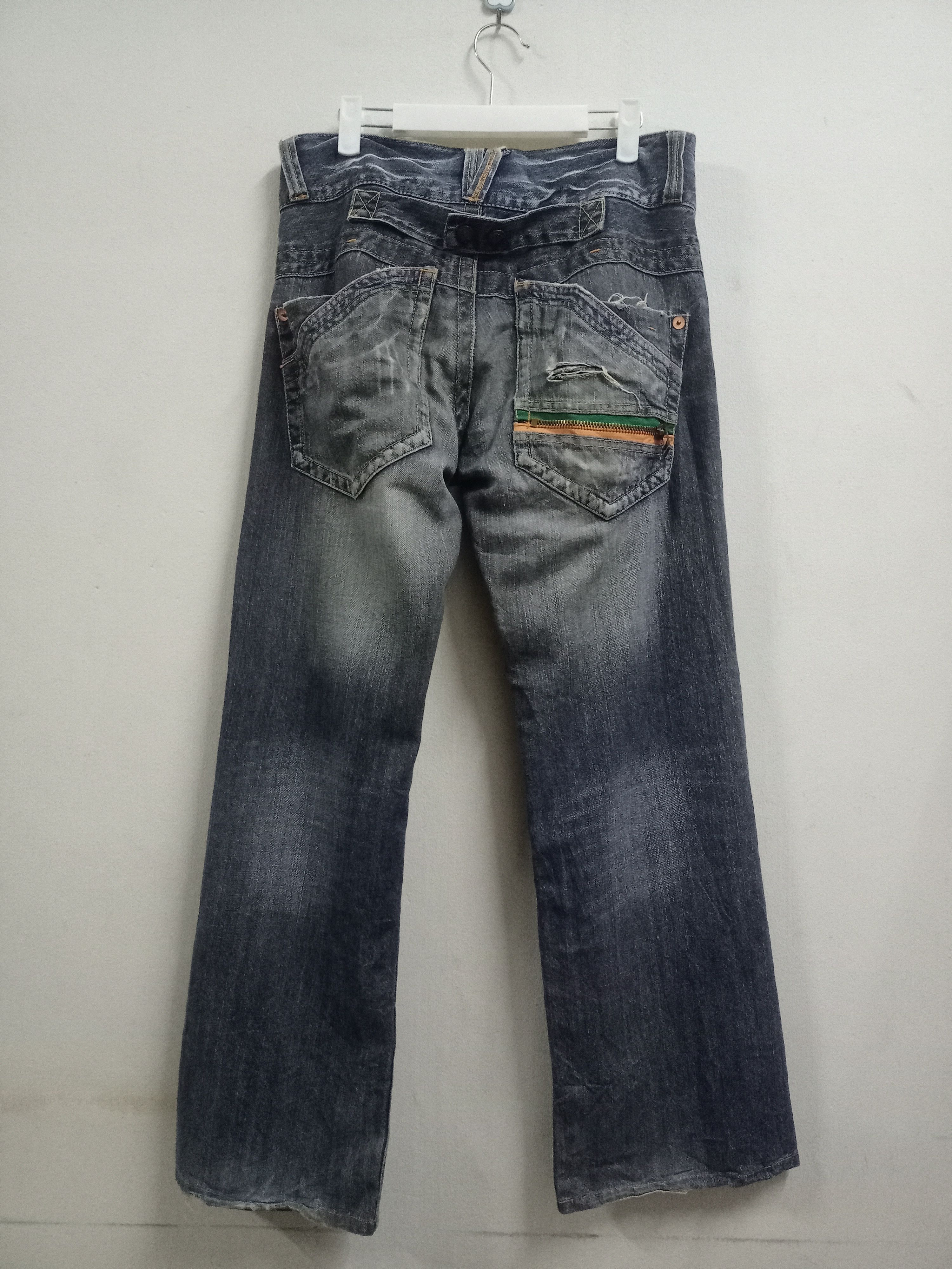 Japanese Brand Vintage Japanese Brand Studded Buckle Distressed Baggy Jeans Size US 33 - 11 Thumbnail