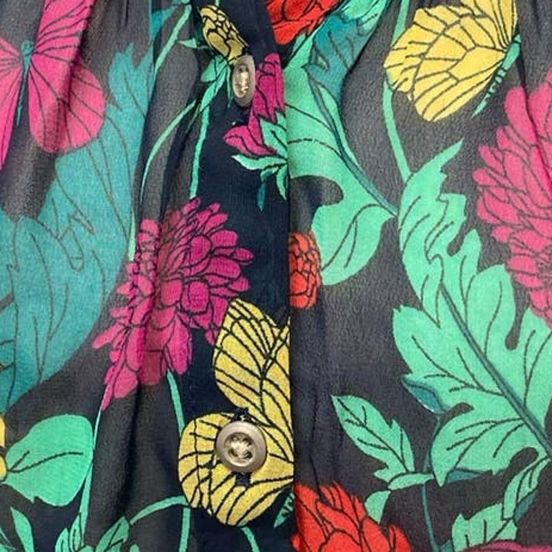 Banana Republic Banana Republic Small Petite Carnation 3 Button Blouse Size S / US 4 / IT 40 - 3 Thumbnail