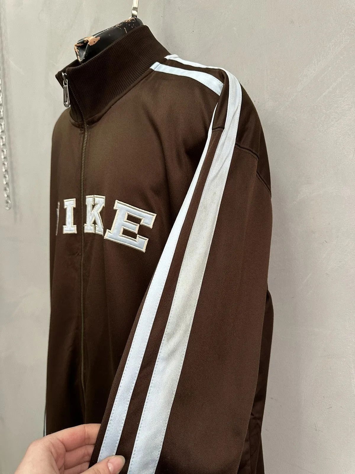 Vintage Vintage Brown Full Zip Nike Oversize Nylon Hoodie Jacket Y2k Size US XXL / EU 58 / 5 - 3 Thumbnail