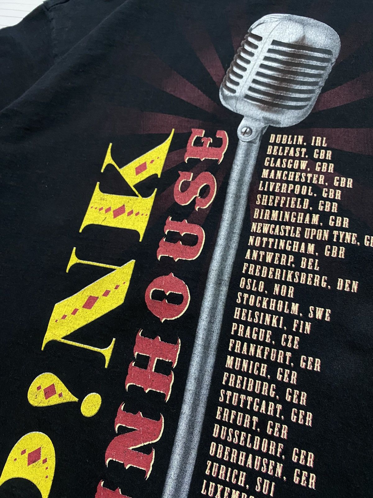 Vintage Vintage Pink Funhouse Tour 2009 Big Logo y2k t shirt Size US L / EU 52-54 / 3 - 13 Thumbnail